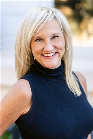 Profile picture of Kim Sanderson