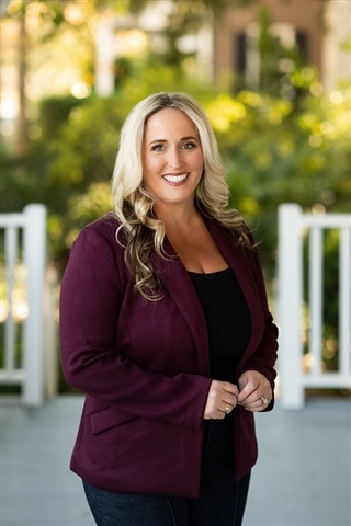 Profile picture of Stephanie Bartek