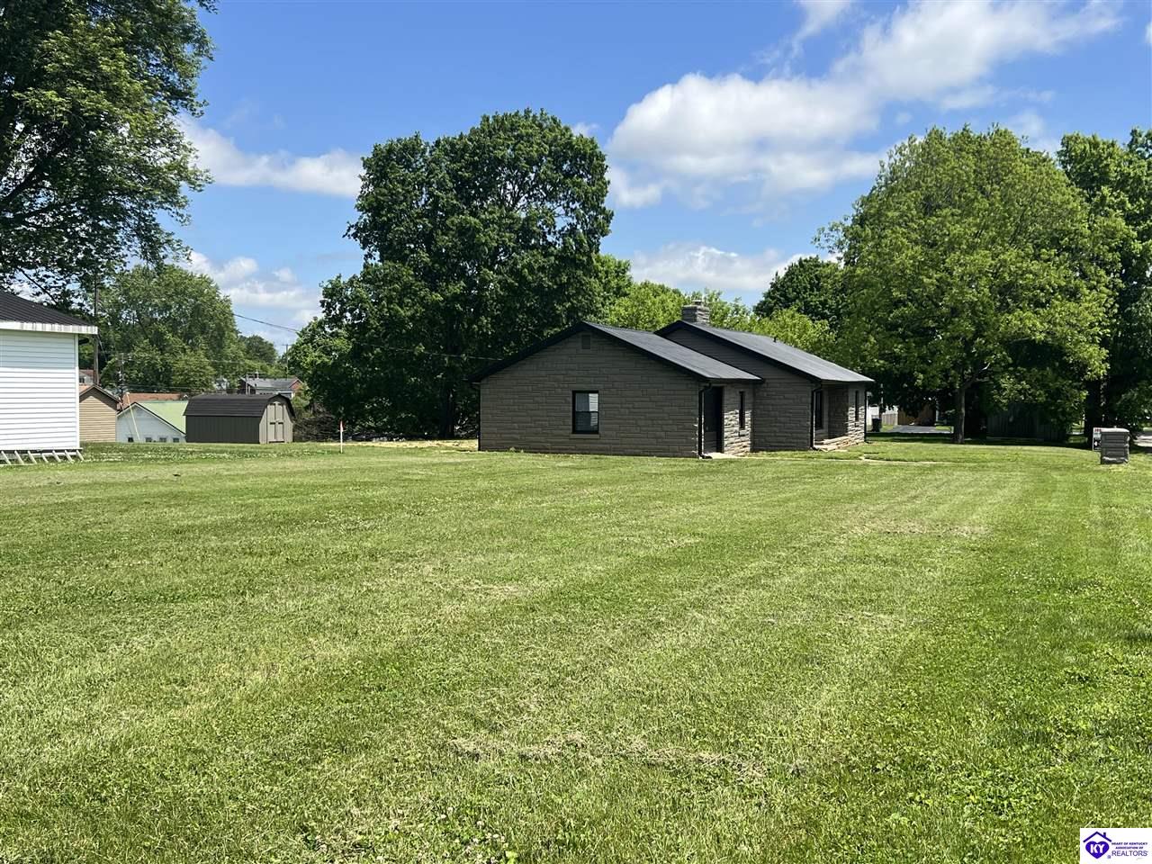 406 N Hubbard Ave Munfordville, KY 42765 #1