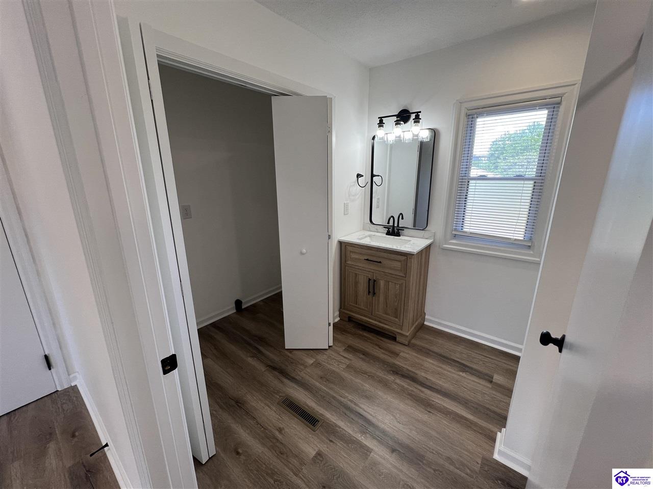 406 N Hubbard Ave Munfordville, KY 42765 #3