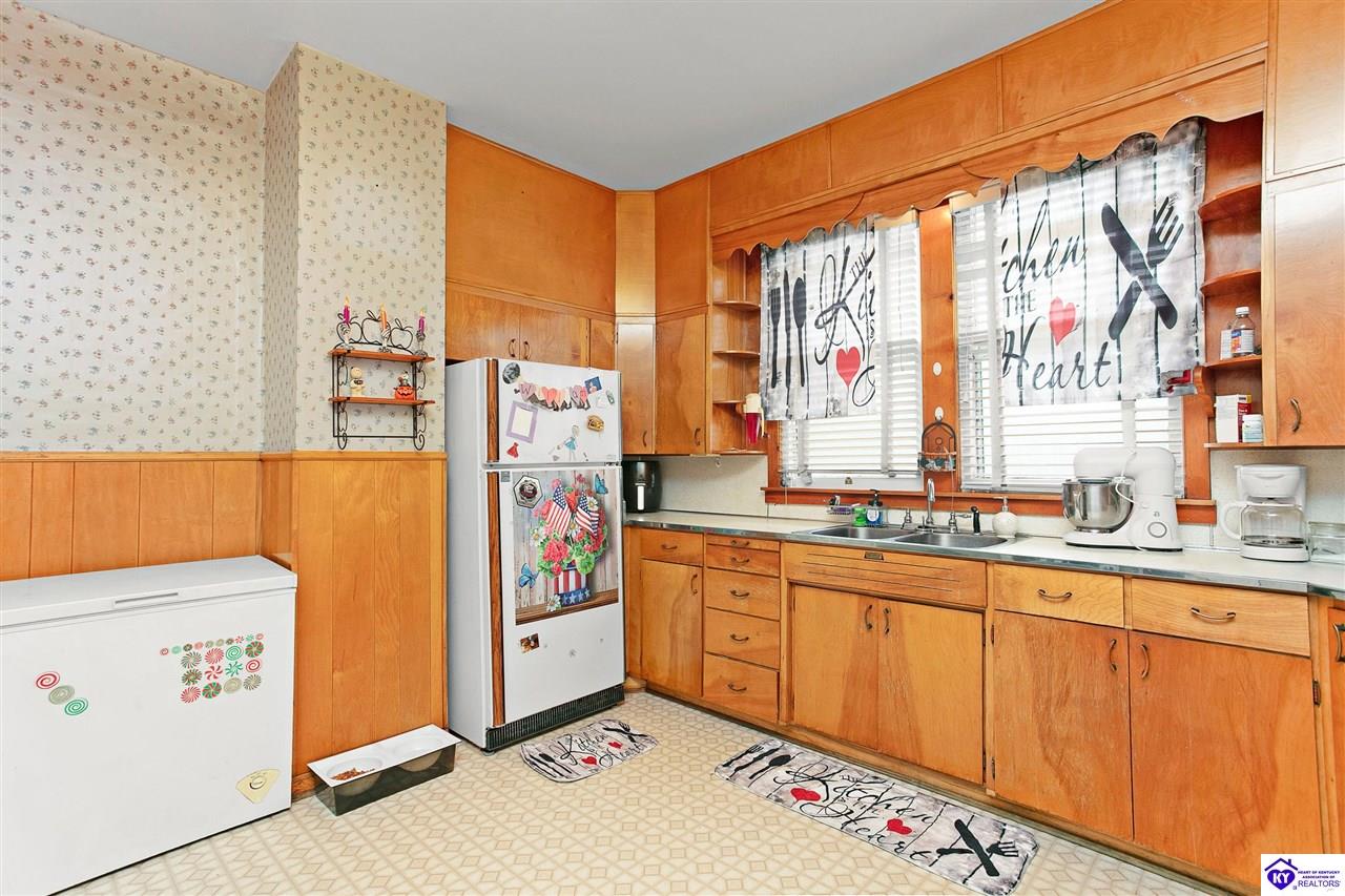 315 S Main Street Caneyville, KY 42727 #2