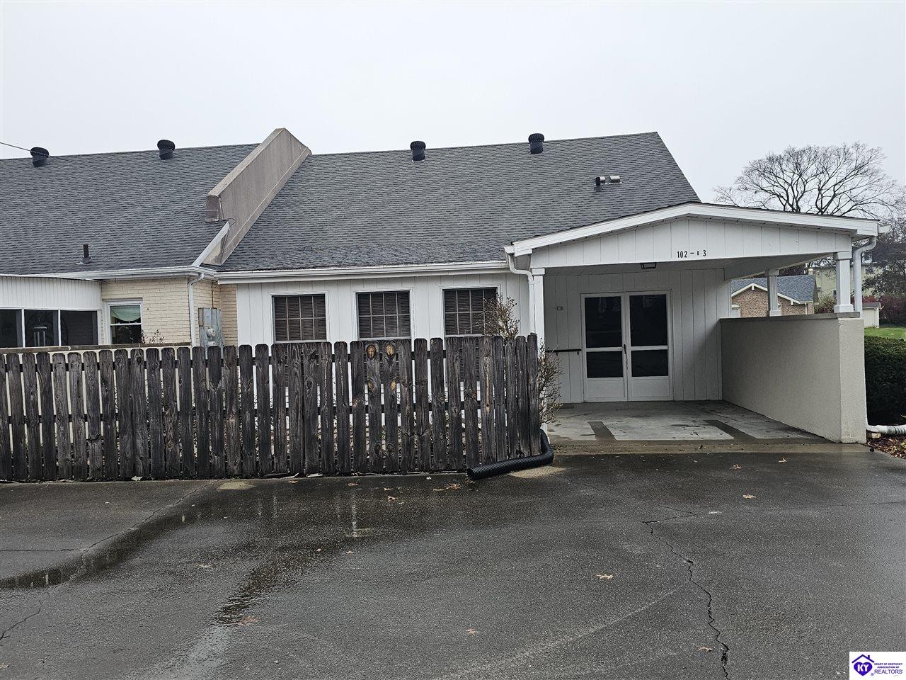 102 Regency Court Campbellsville, KY 42718 #1