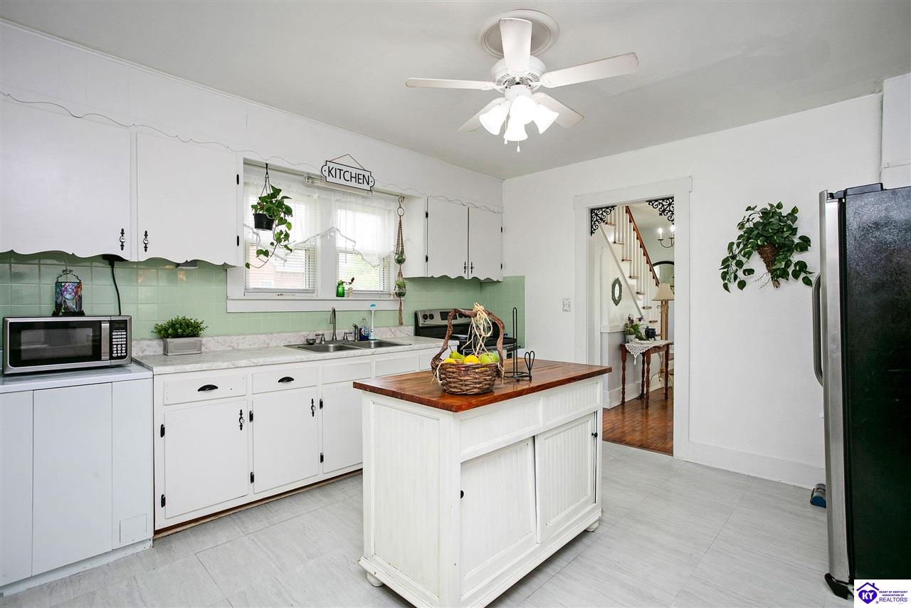 701 Bell Avenue Campbellsville, KY 42718 #4