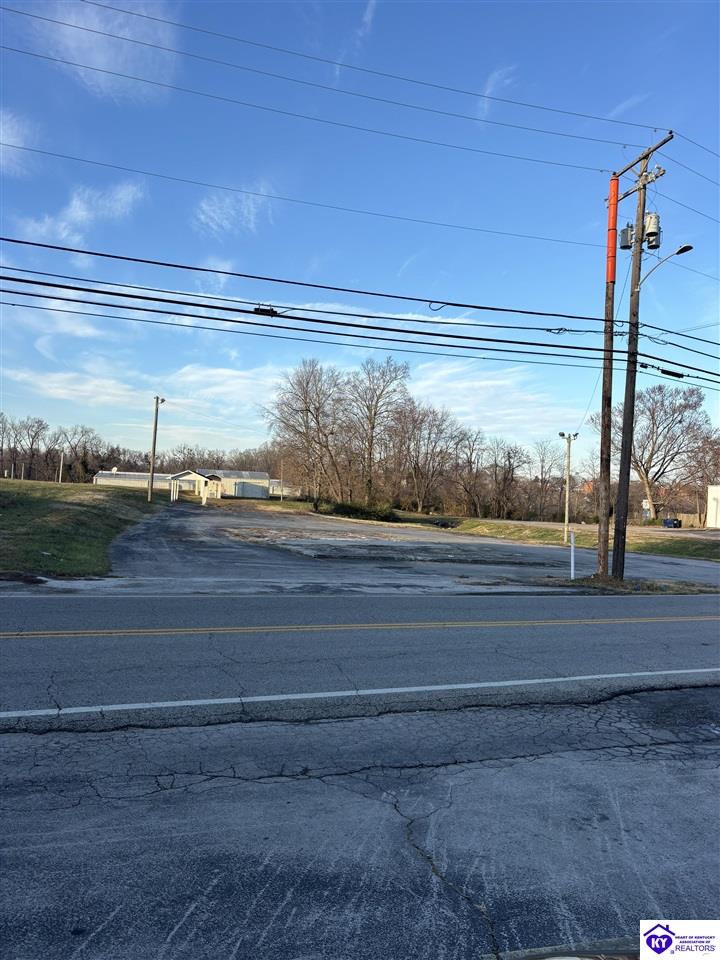 607 W Main Street Campbellsville, KY 42718 #4