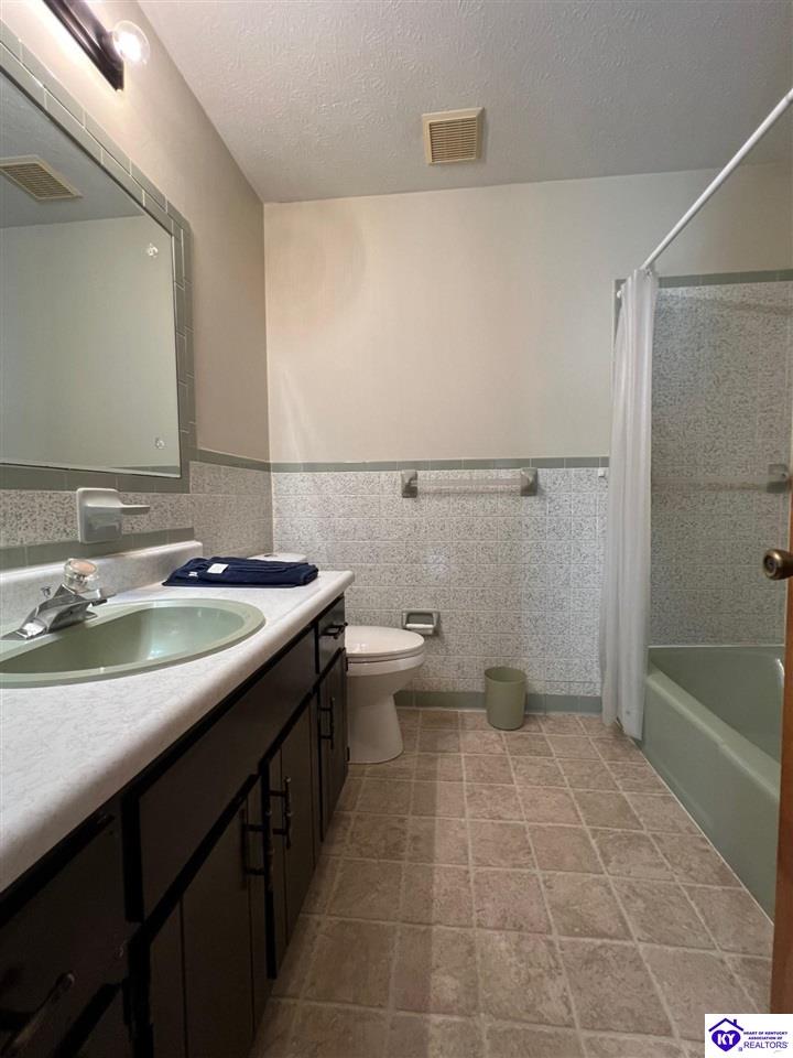 214 Hollywood Drive Bardstown, KY 40004 #3