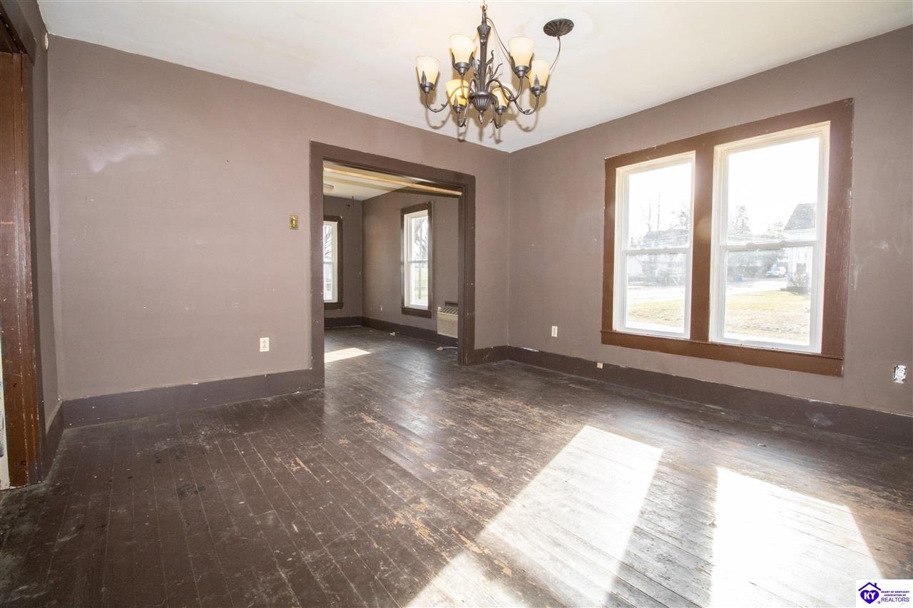 101 Mammoth Cave Street Park City, KY 42160 #3