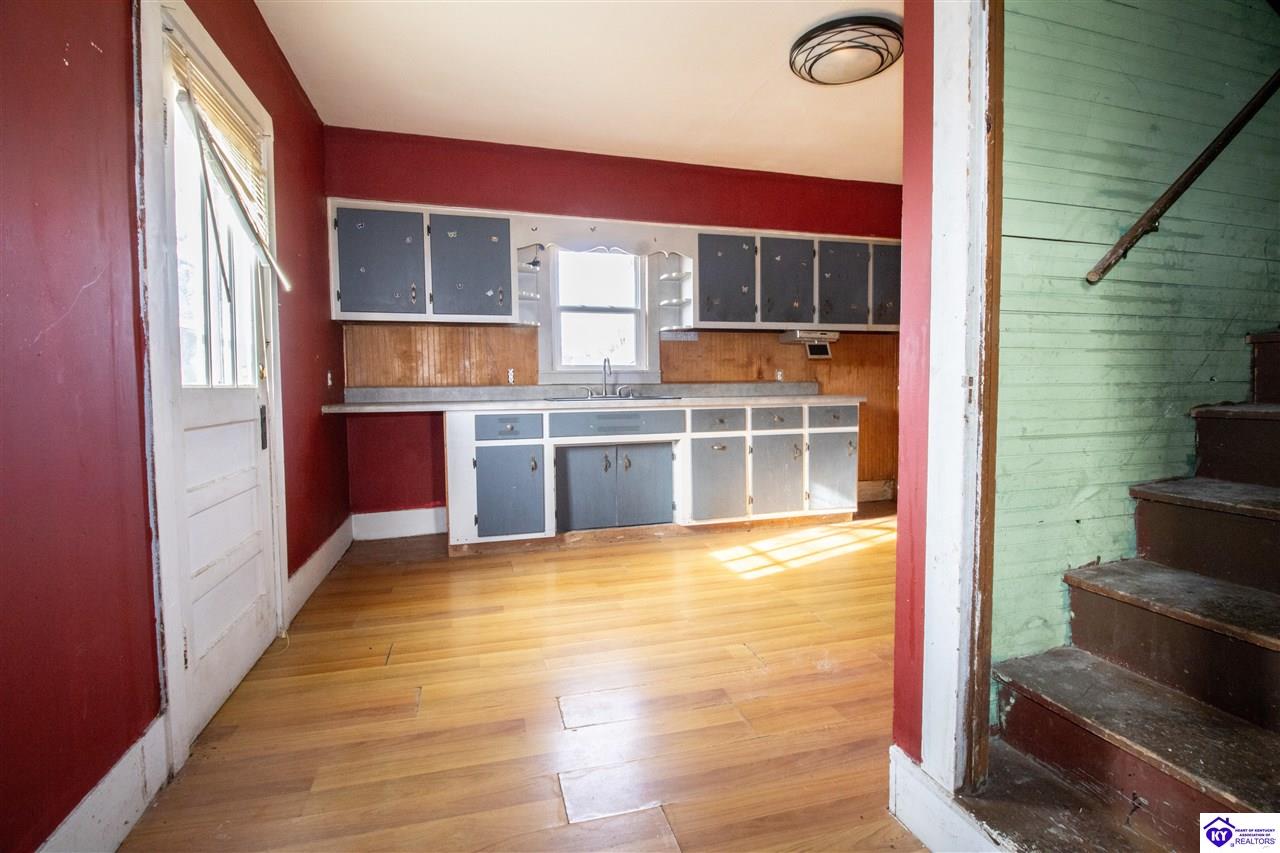 101 Mammoth Cave Street Park City, KY 42160 #4