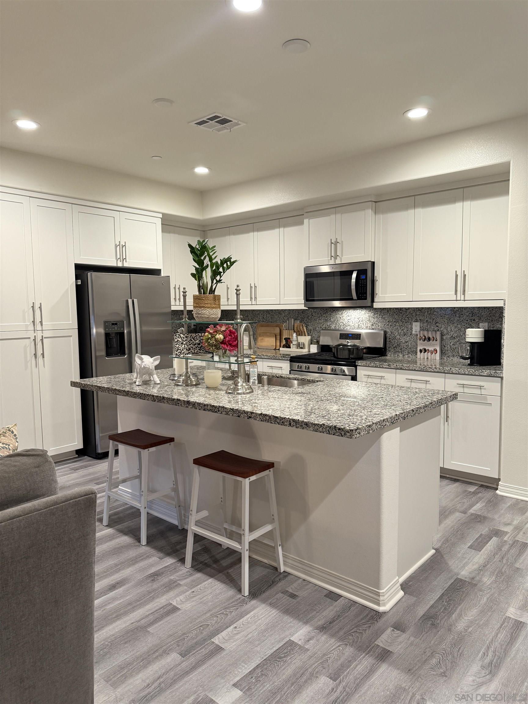 Detail Gallery Image 5 of 18 For 503  Turnstone Lane, Imperial Beach,  CA 91932 - 3 Beds | 2/1 Baths