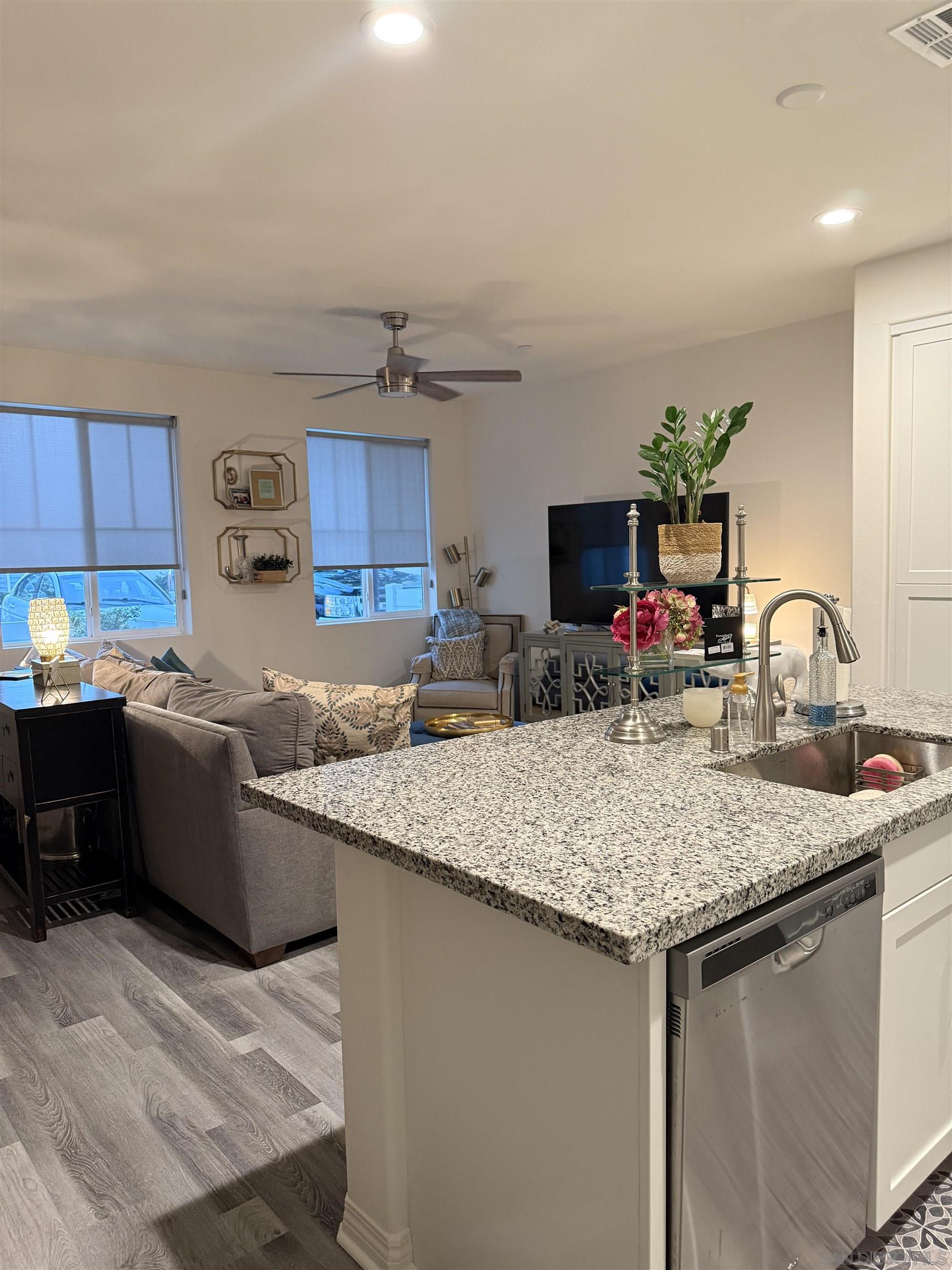 Detail Gallery Image 9 of 18 For 503  Turnstone Lane, Imperial Beach,  CA 91932 - 3 Beds | 2/1 Baths