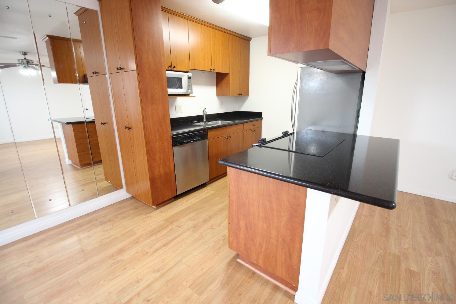 Detail Gallery Image 3 of 14 For 9574  Carroll Canyon Road  153, San Diego,  CA 92126 - 1 Beds | 1 Baths