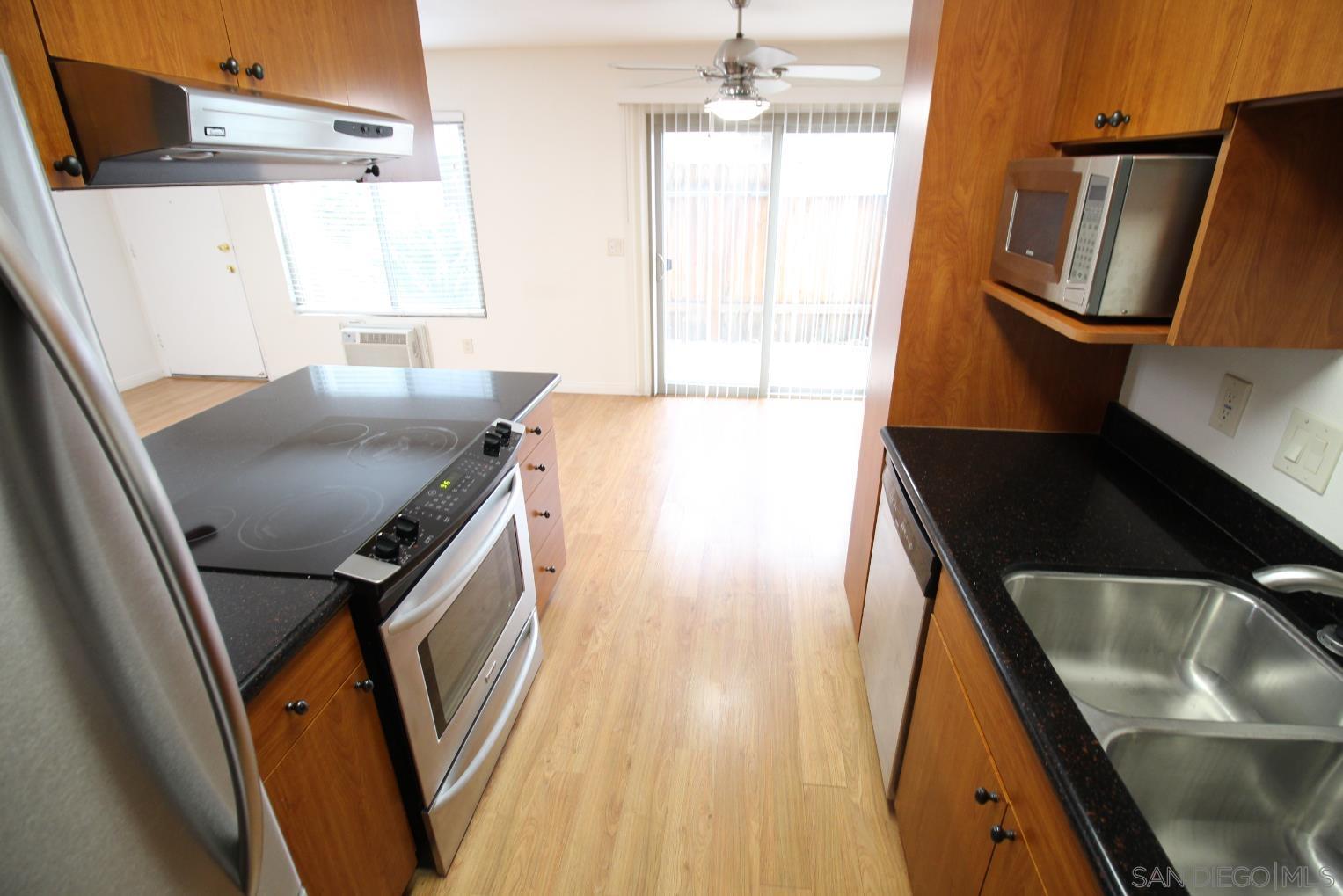 Detail Gallery Image 4 of 14 For 9574  Carroll Canyon Road  153, San Diego,  CA 92126 - 1 Beds | 1 Baths