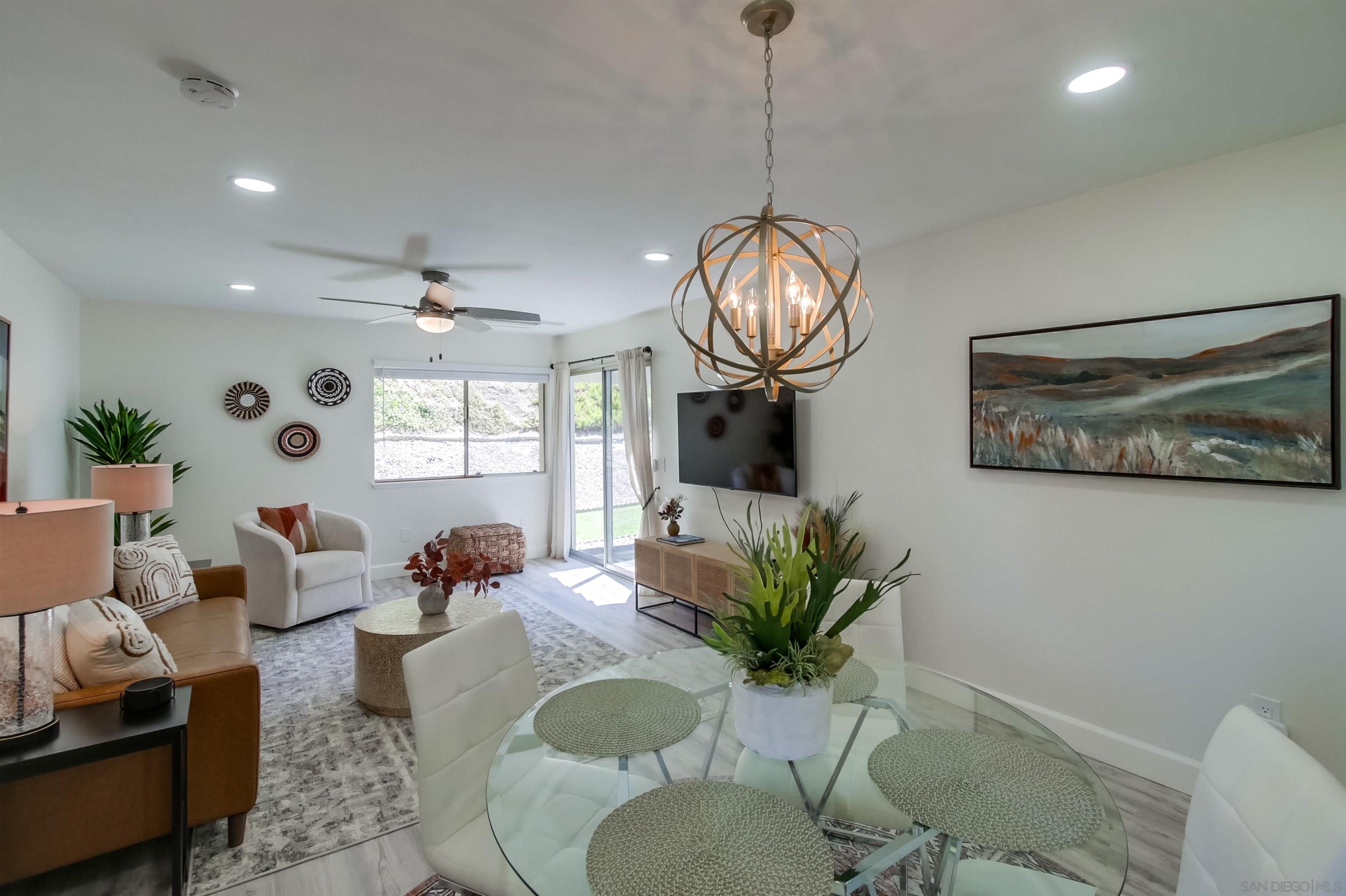 Detail Gallery Image 4 of 51 For 17464  Plaza Cerado  84, San Diego,  CA 92128 - 2 Beds | 1 Baths