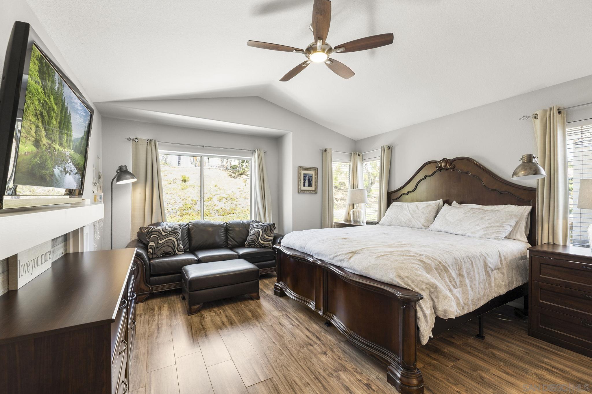 Front Image Thumbnail for SD250031258