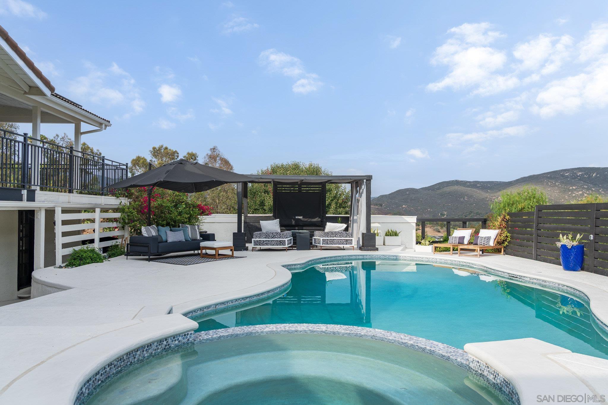 Front Image Thumbnail for SD250037320