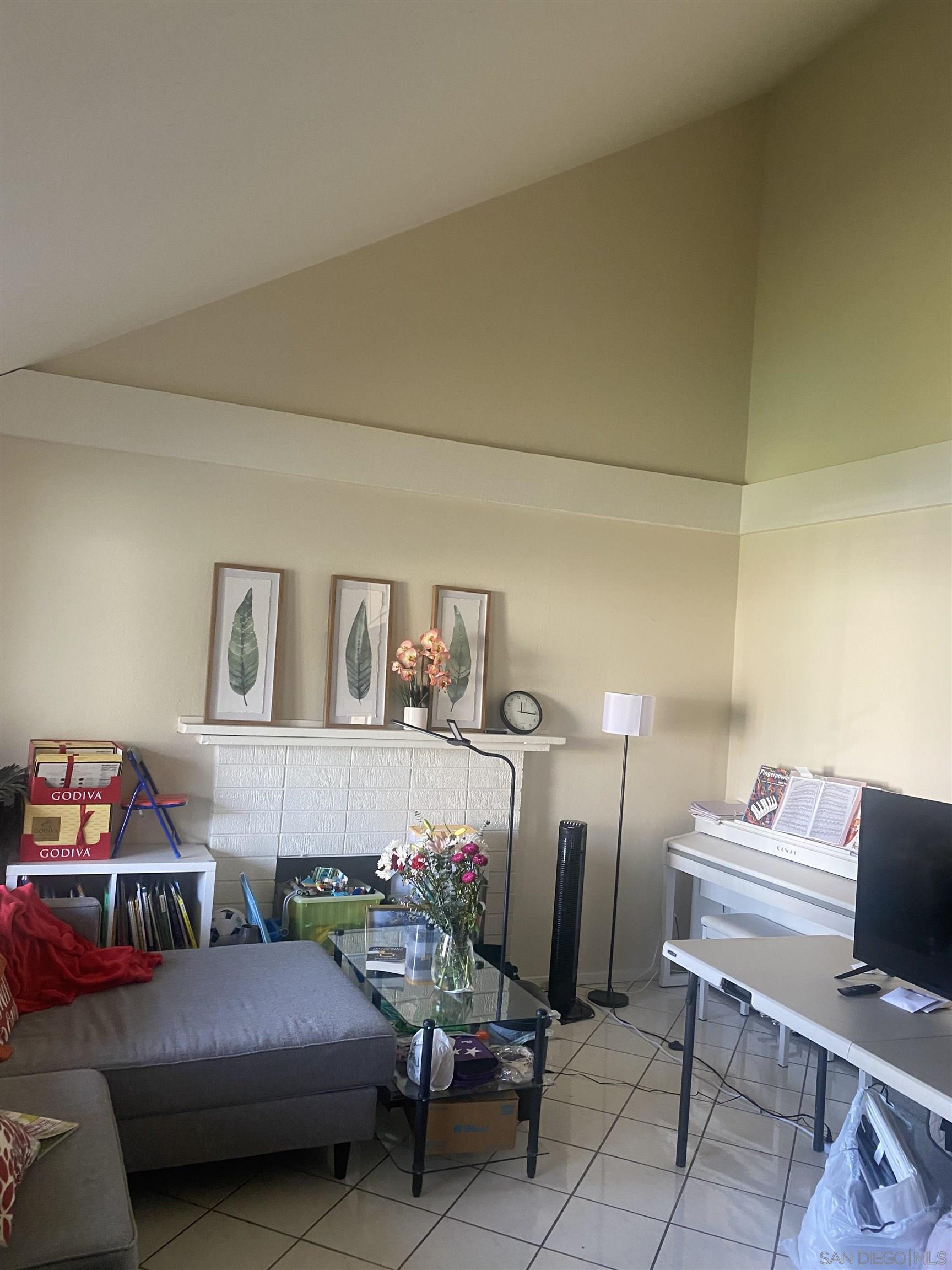 Detail Gallery Image 10 of 11 For 8181  Jade Coast Rd, San Diego,  CA 92126 - 6 Beds | 3 Baths