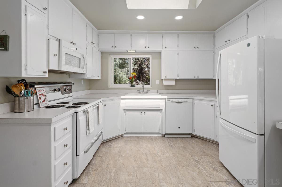 Front Image Thumbnail for SD250038892