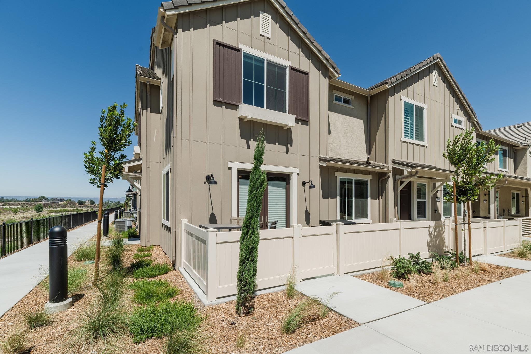 Front Image Thumbnail for SD250038989