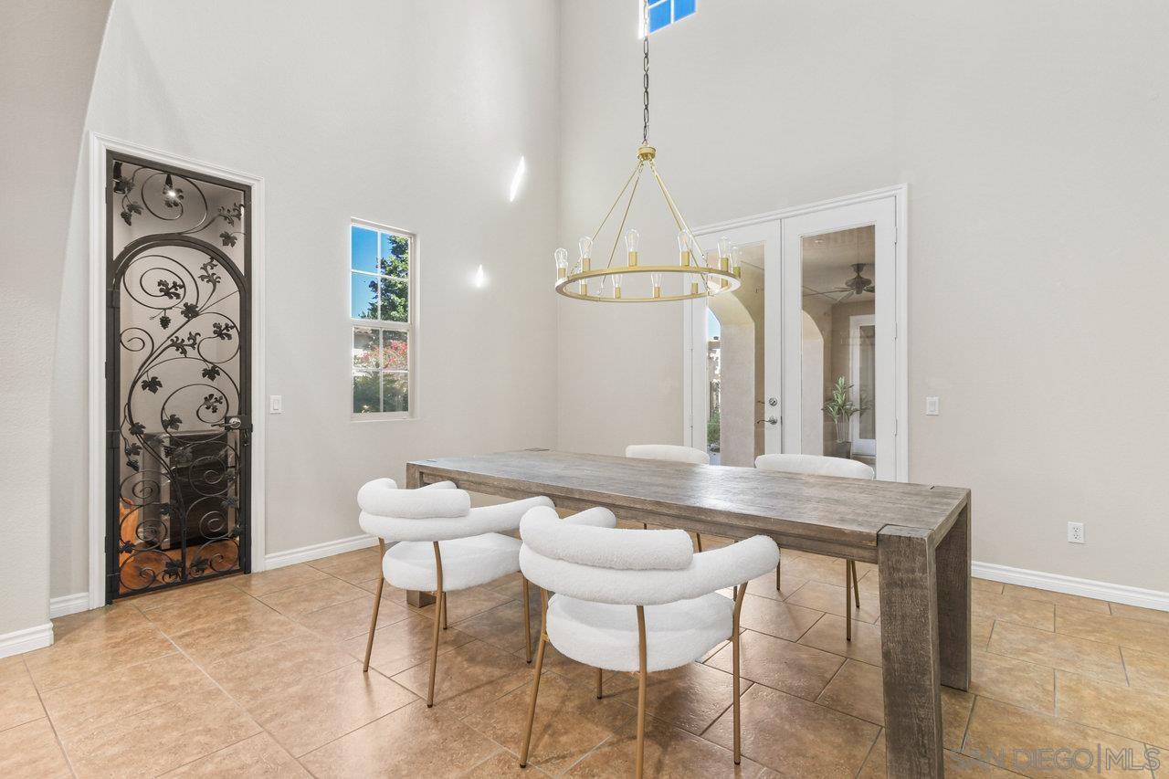 Detail Gallery Image 8 of 75 For 2957  Ranch Gate Rd, Chula Vista,  CA 91914 - 6 Beds | 5/1 Baths