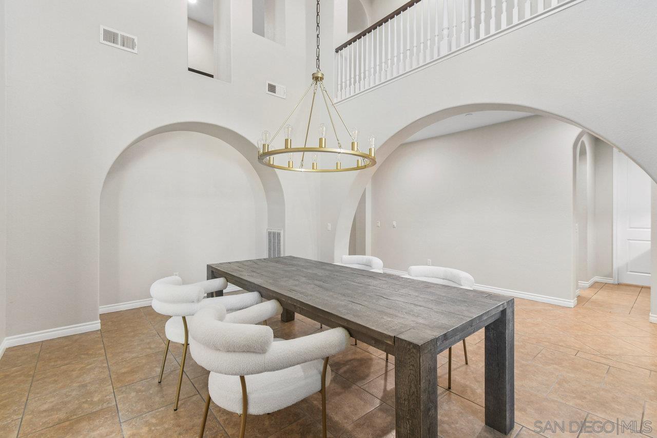 Detail Gallery Image 9 of 75 For 2957  Ranch Gate Rd, Chula Vista,  CA 91914 - 6 Beds | 5/1 Baths