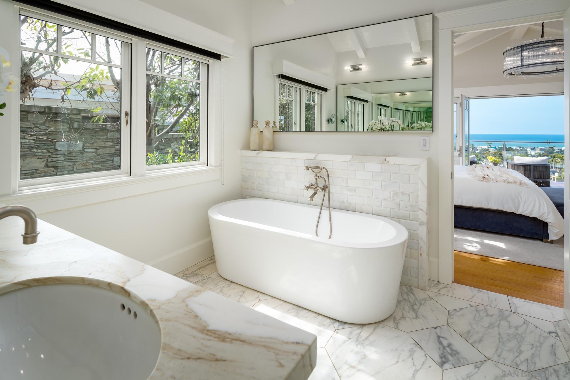 Detail Gallery Image 17 of 37 For 2026  Seaview Ave, Del Mar,  CA 92014 - 5 Beds | 5/2 Baths