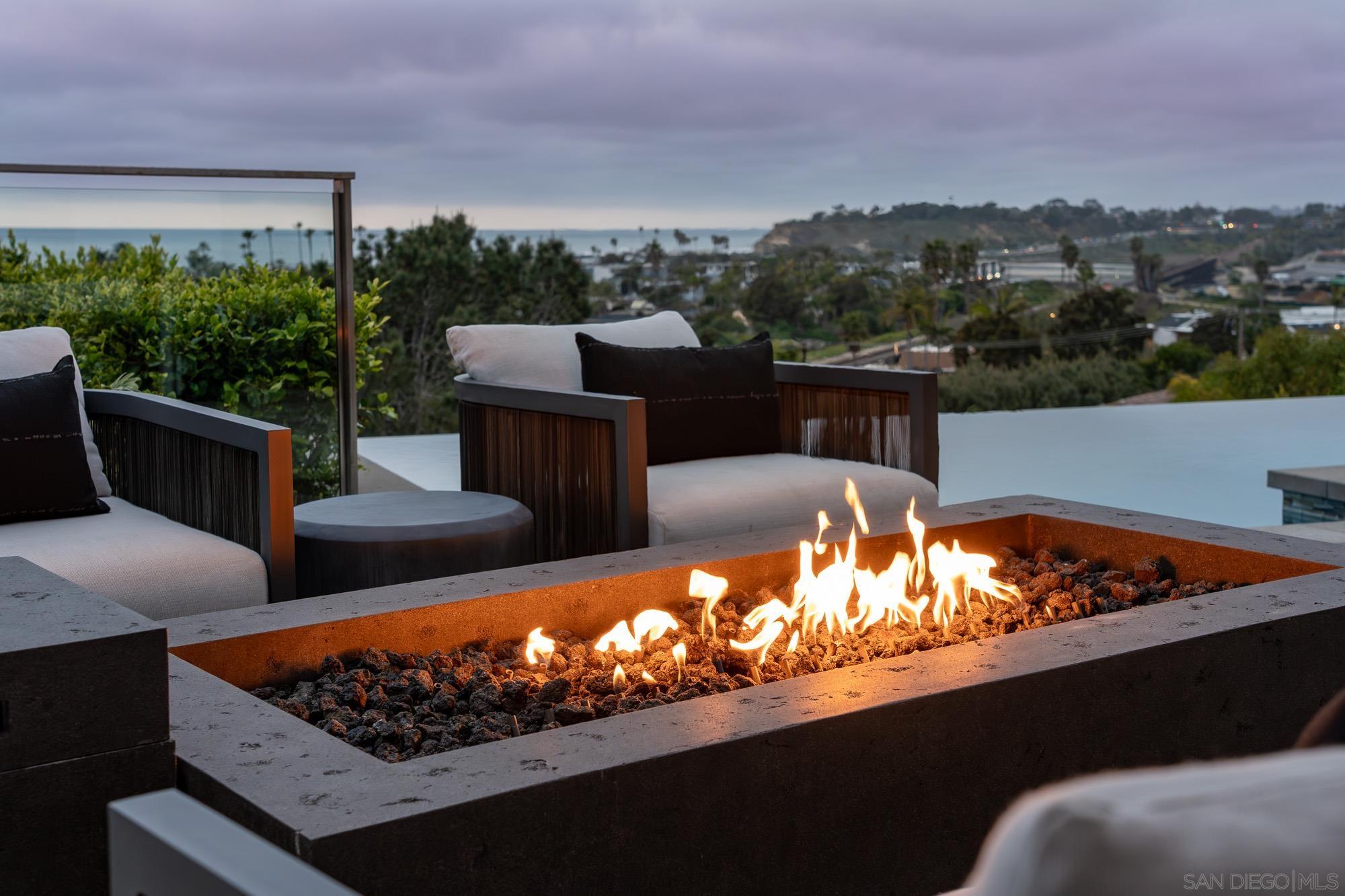 Detail Gallery Image 34 of 37 For 2026  Seaview Ave, Del Mar,  CA 92014 - 5 Beds | 5/2 Baths