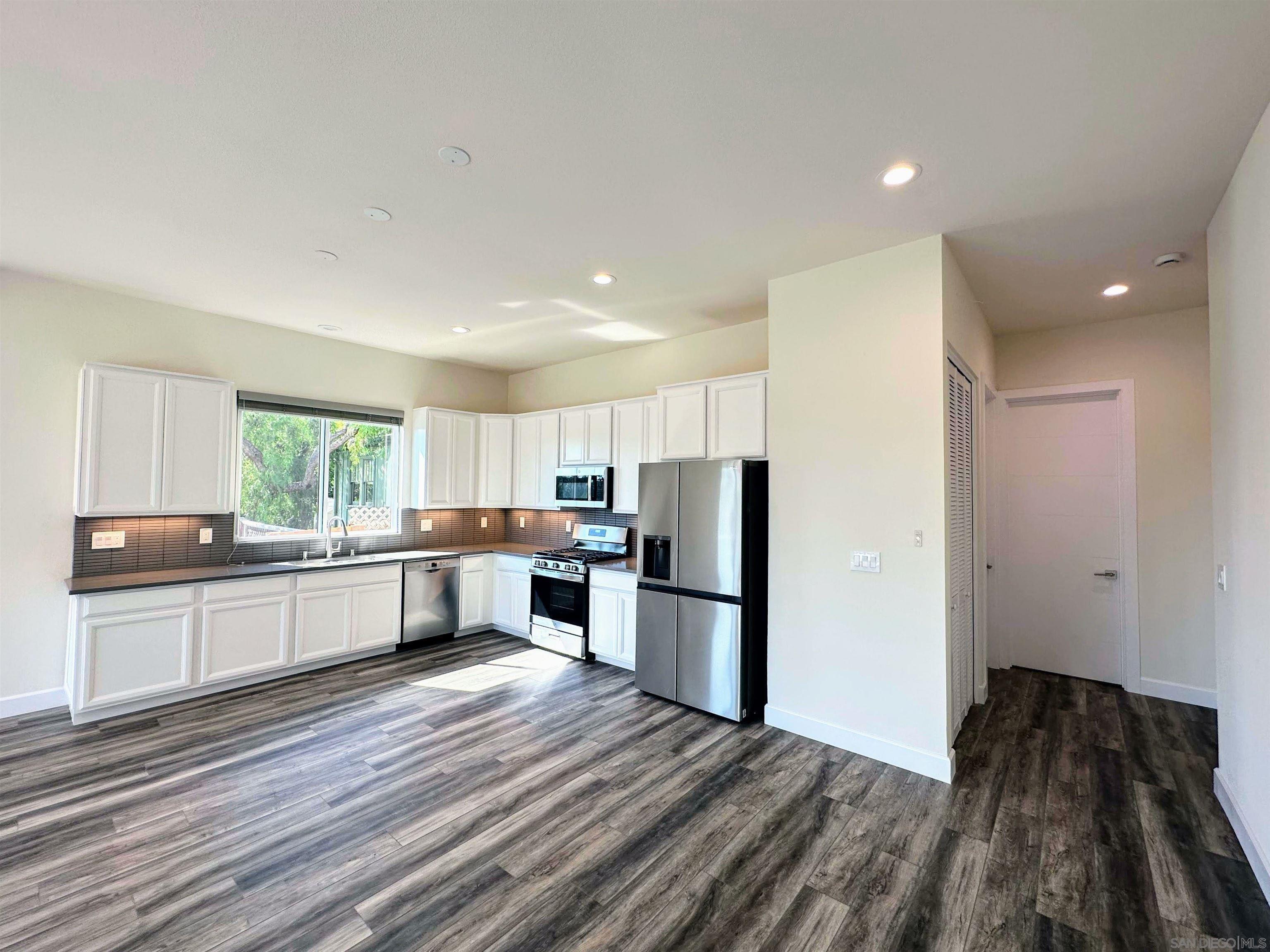 Detail Gallery Image 9 of 19 For 426  Sloane Ave, San Diego,  CA 92103 - 2 Beds | 2 Baths