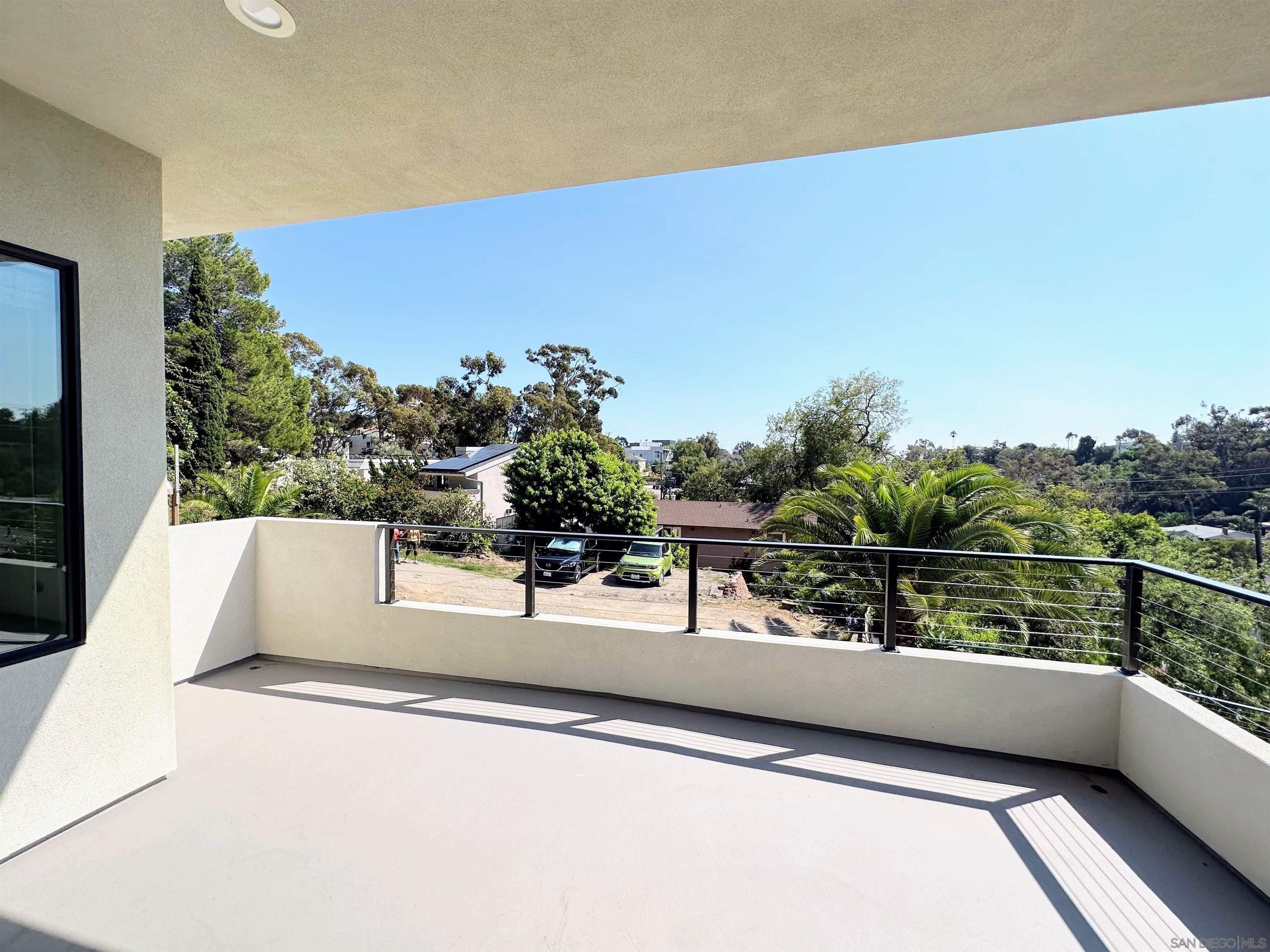 Detail Gallery Image 4 of 19 For 426  Sloane Ave, San Diego,  CA 92103 - 2 Beds | 2 Baths