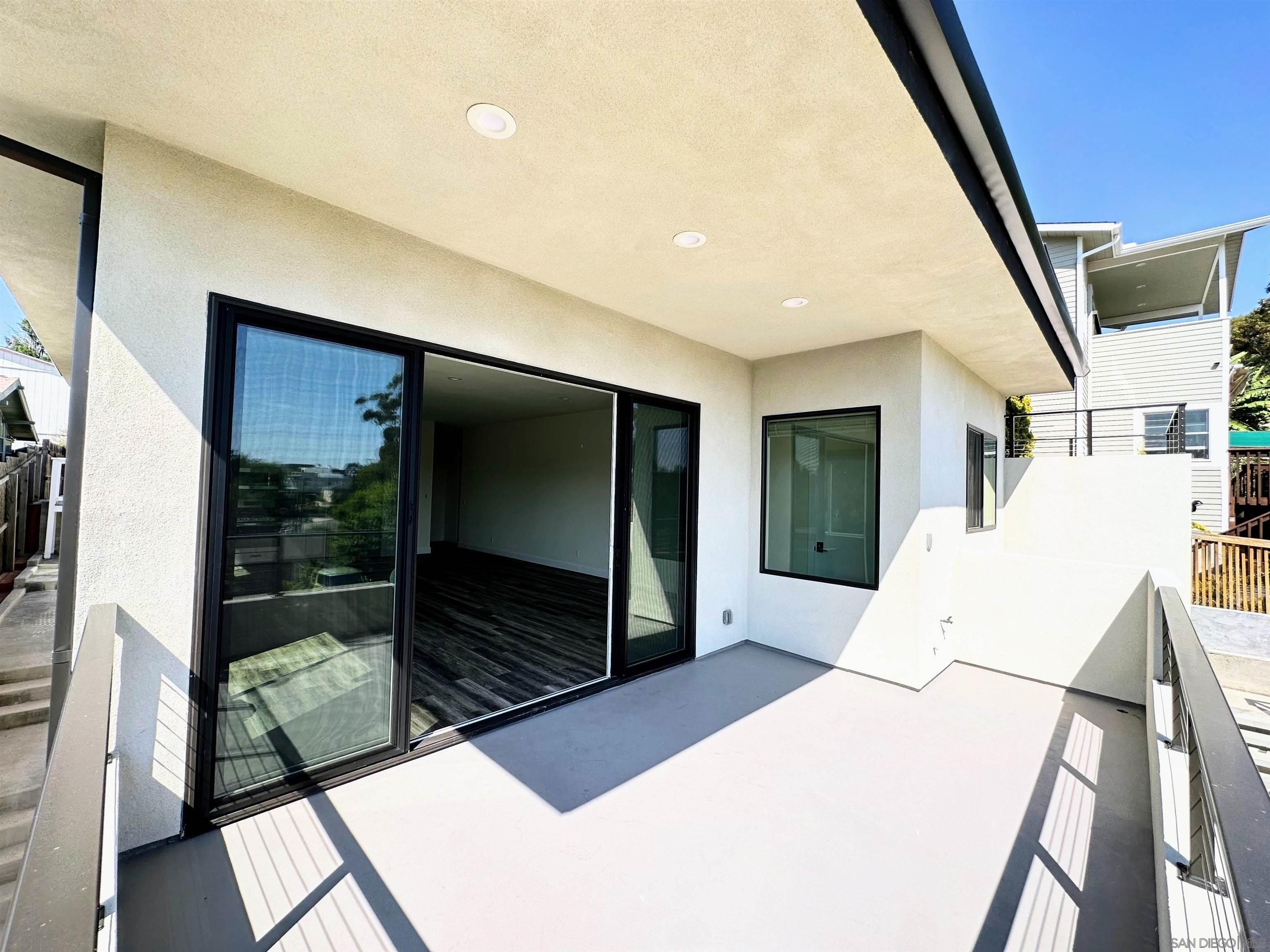 Detail Gallery Image 5 of 19 For 426  Sloane Ave, San Diego,  CA 92103 - 2 Beds | 2 Baths