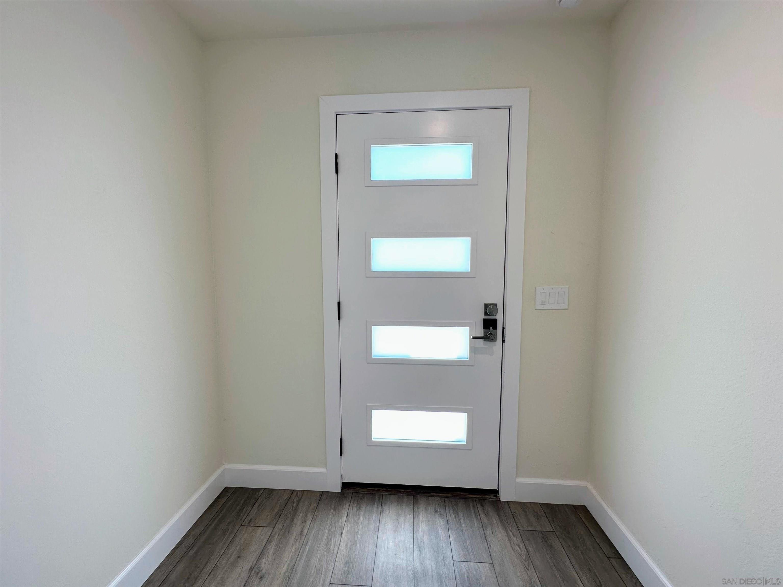 Detail Gallery Image 6 of 19 For 426  Sloane Ave, San Diego,  CA 92103 - 2 Beds | 2 Baths