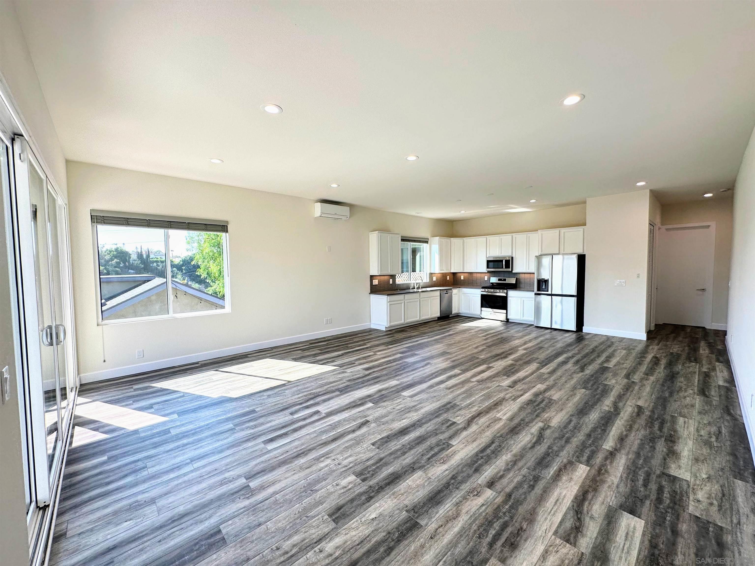 Detail Gallery Image 7 of 19 For 426  Sloane Ave, San Diego,  CA 92103 - 2 Beds | 2 Baths