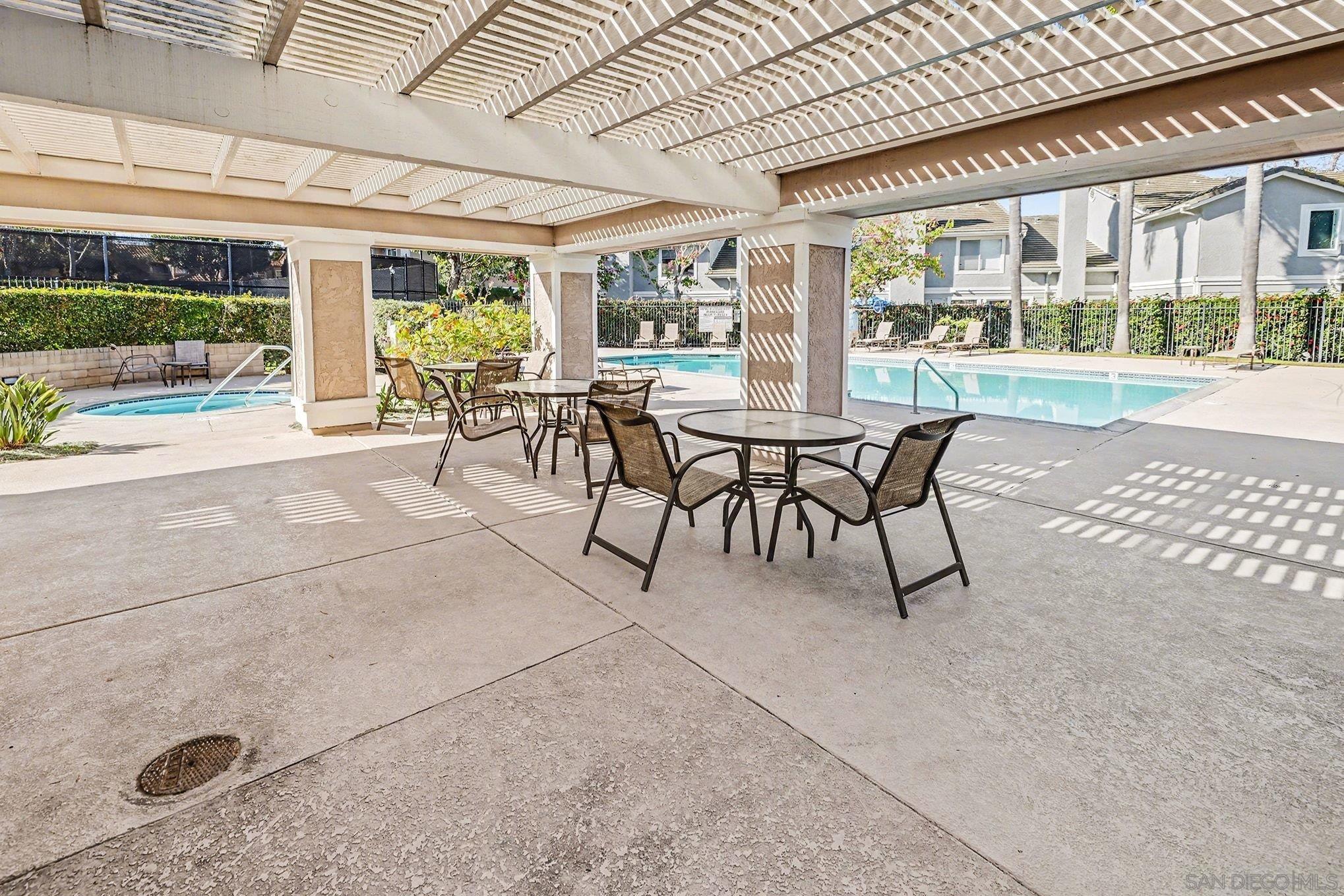 Detail Gallery Image 35 of 40 For 3867  Creststone Pl, San Diego,  CA 92130 - 2 Beds | 2 Baths