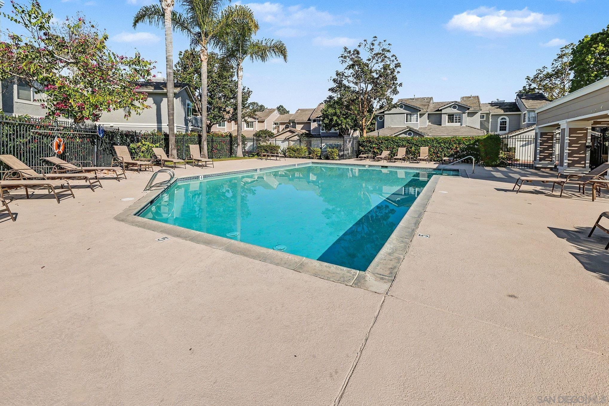 Detail Gallery Image 39 of 40 For 3867  Creststone Pl, San Diego,  CA 92130 - 2 Beds | 2 Baths