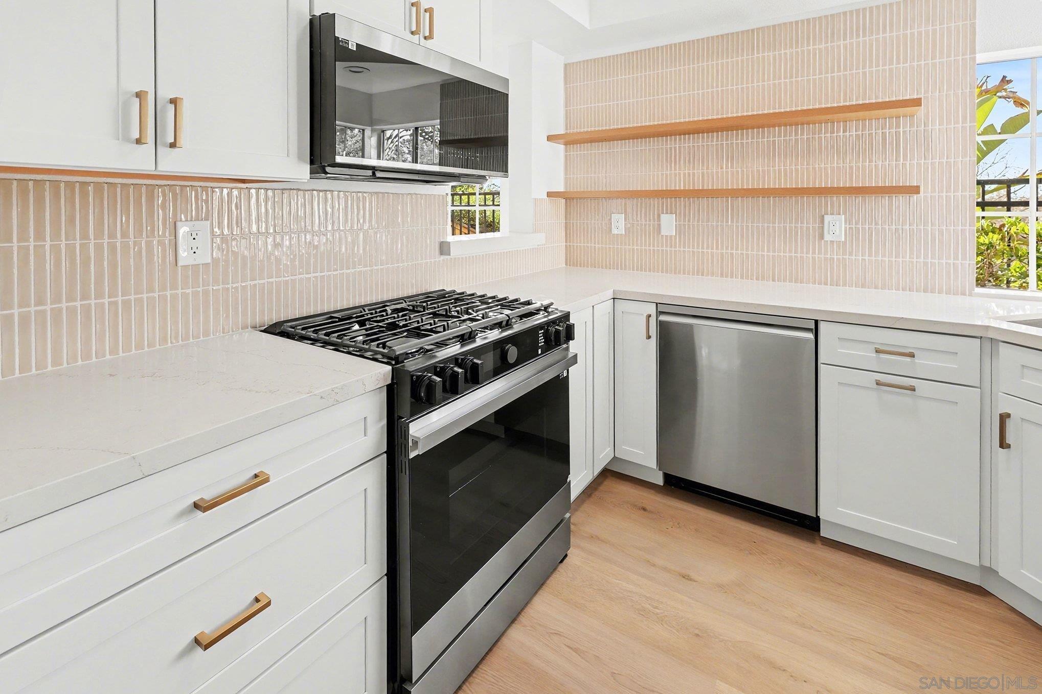 Detail Gallery Image 5 of 40 For 3867  Creststone Pl, San Diego,  CA 92130 - 2 Beds | 2 Baths