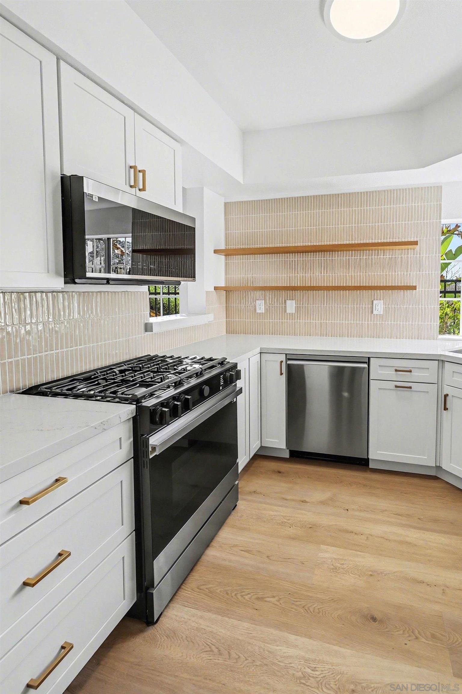 Detail Gallery Image 6 of 40 For 3867  Creststone Pl, San Diego,  CA 92130 - 2 Beds | 2 Baths