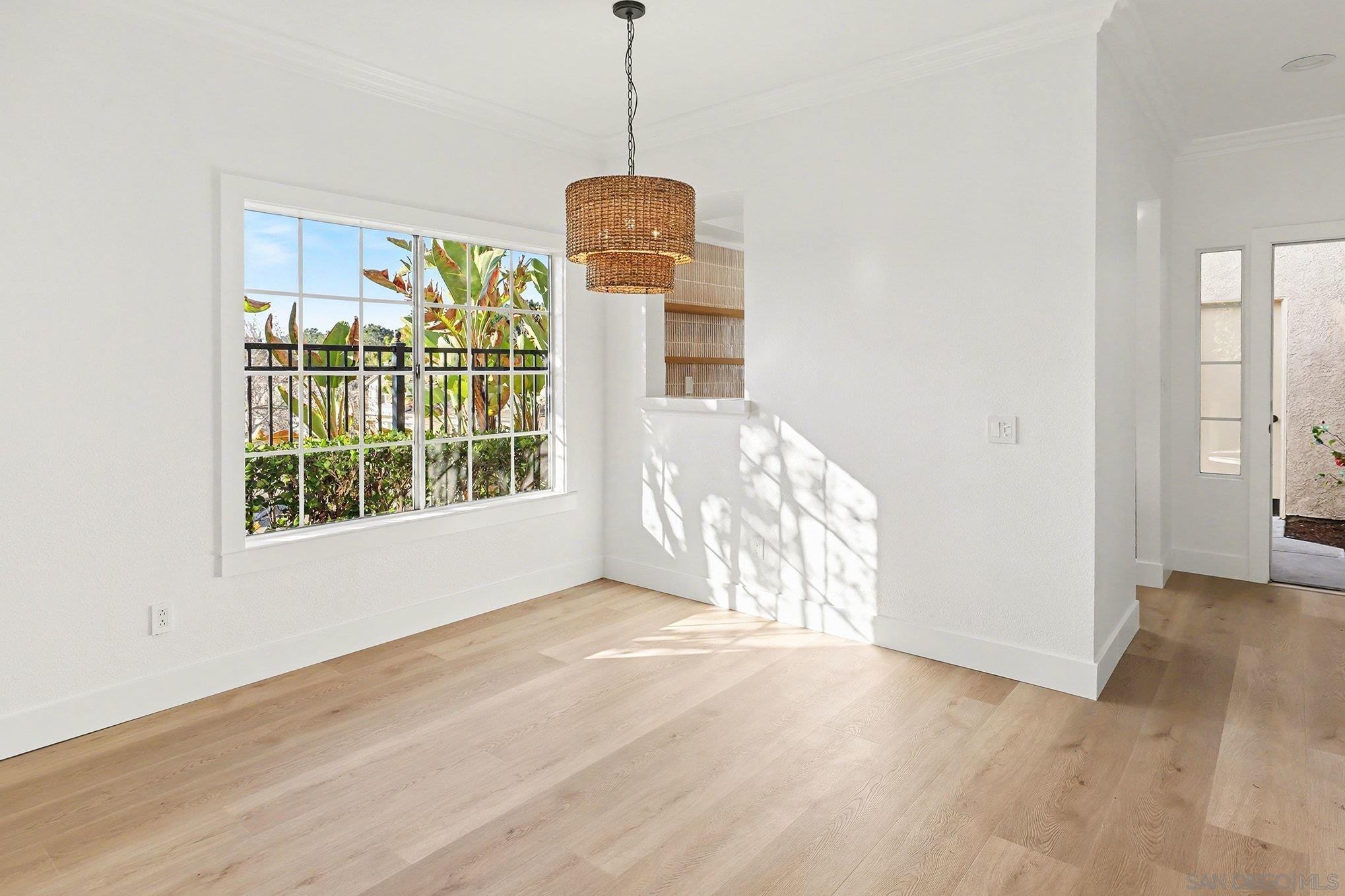 Detail Gallery Image 9 of 40 For 3867  Creststone Pl, San Diego,  CA 92130 - 2 Beds | 2 Baths