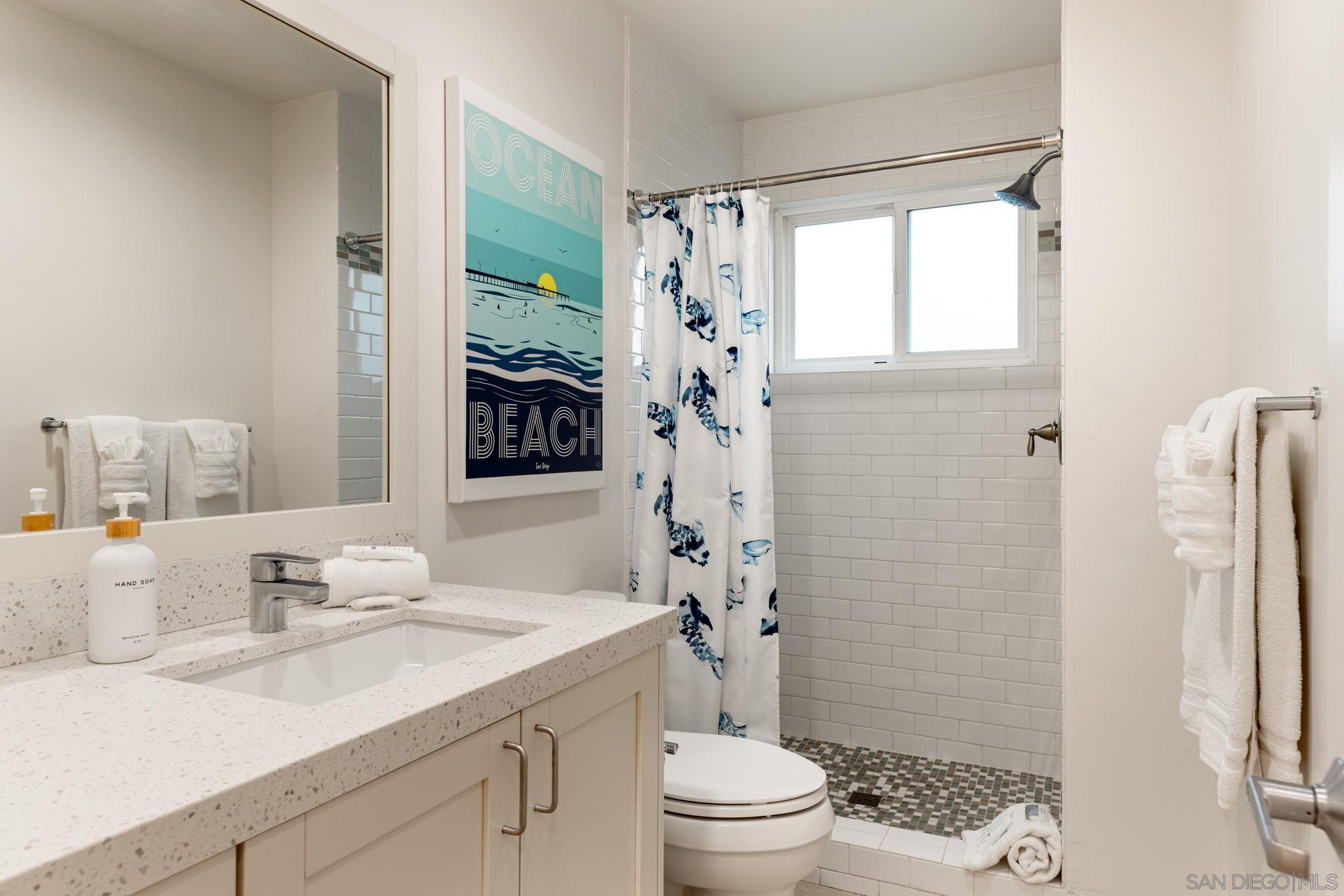 Detail Gallery Image 12 of 27 For 5112 #3  Saratoga Ave  3, San Diego,  CA 92107 - 2 Beds | 2 Baths