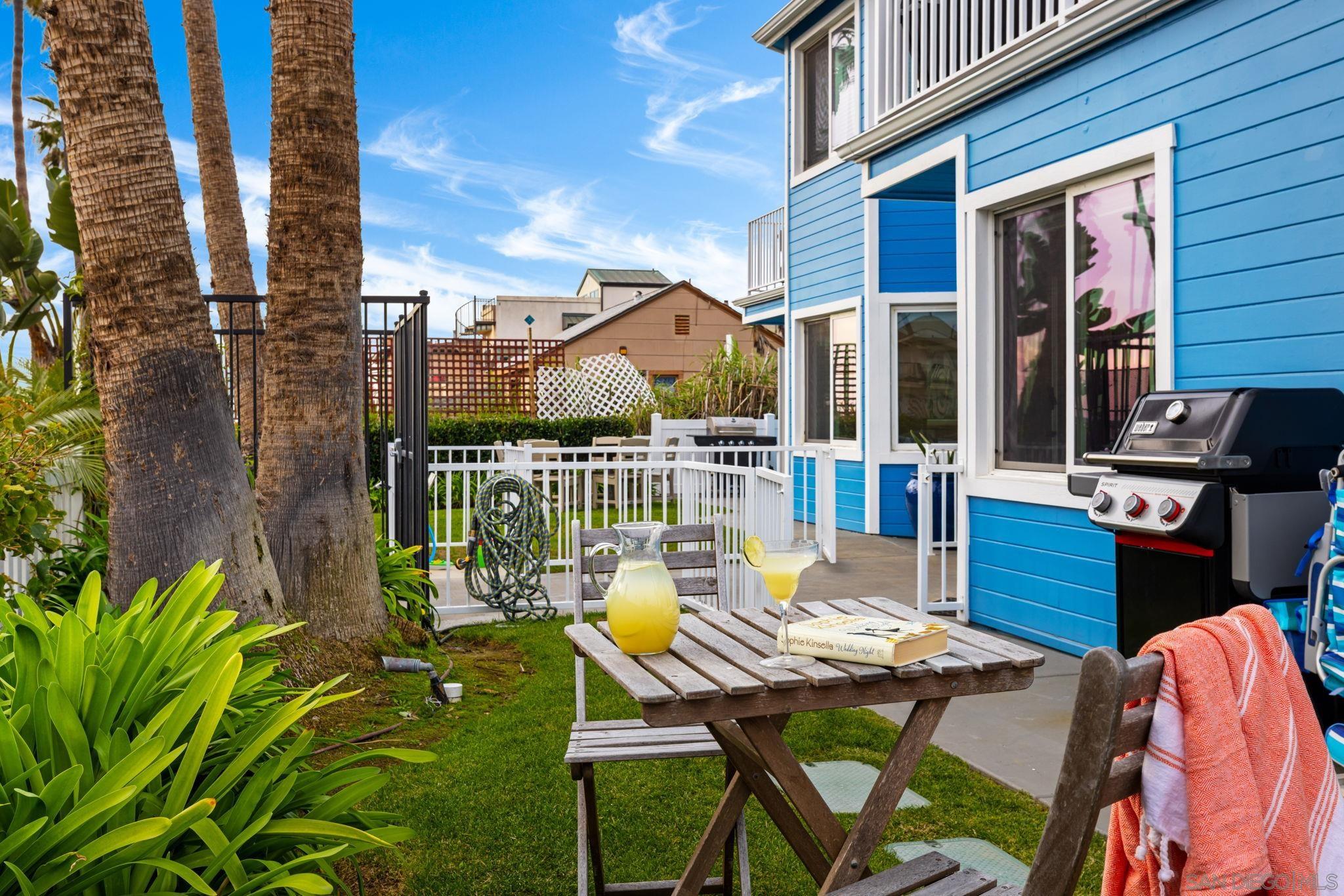 Detail Gallery Image 3 of 27 For 5112 #3  Saratoga Ave  3, San Diego,  CA 92107 - 2 Beds | 2 Baths
