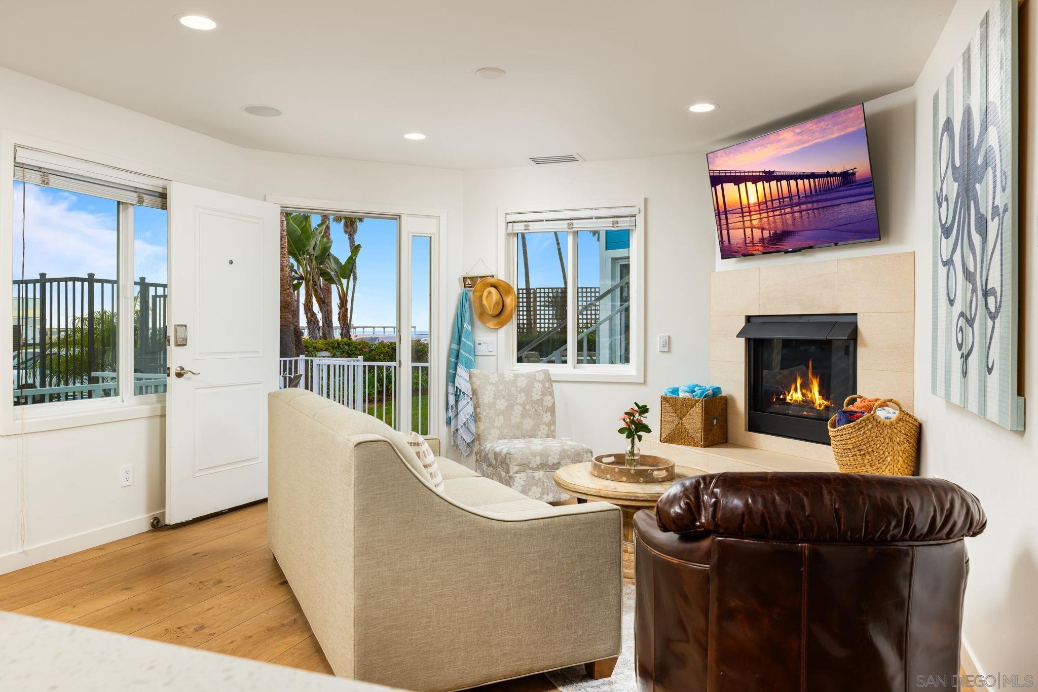 Detail Gallery Image 7 of 27 For 5112 #3  Saratoga Ave  3, San Diego,  CA 92107 - 2 Beds | 2 Baths