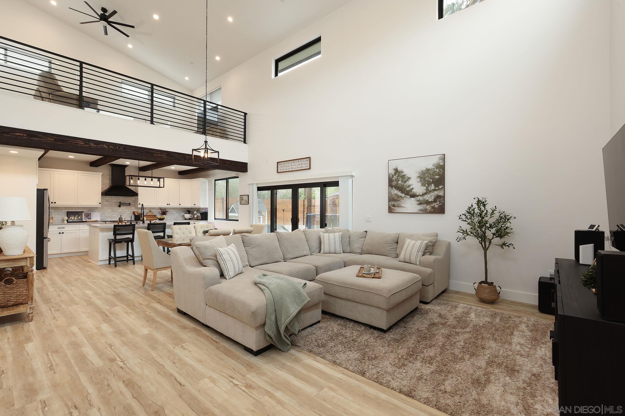 Detail Gallery Image 2 of 34 For 1686-88  Gecko Road, Vista,  CA 92083 - 5 Beds | 5/3 Baths