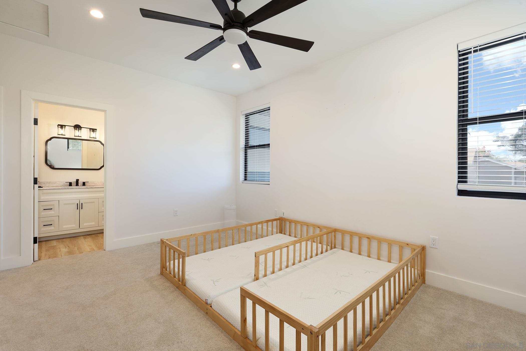 Detail Gallery Image 13 of 34 For 1686-88  Gecko Road, Vista,  CA 92083 - 5 Beds | 5/3 Baths