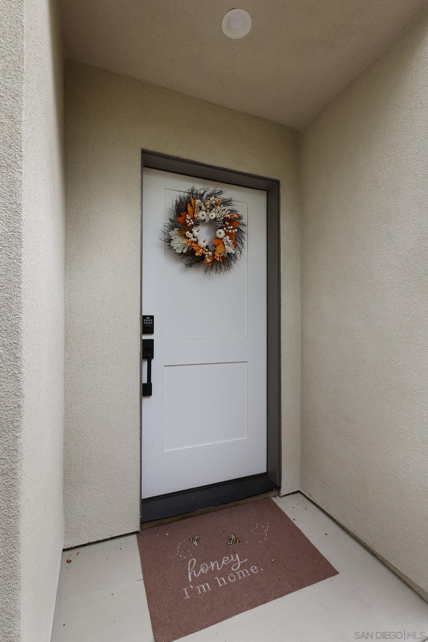 Detail Gallery Image 17 of 34 For 1686-88  Gecko Road, Vista,  CA 92083 - 5 Beds | 5/3 Baths