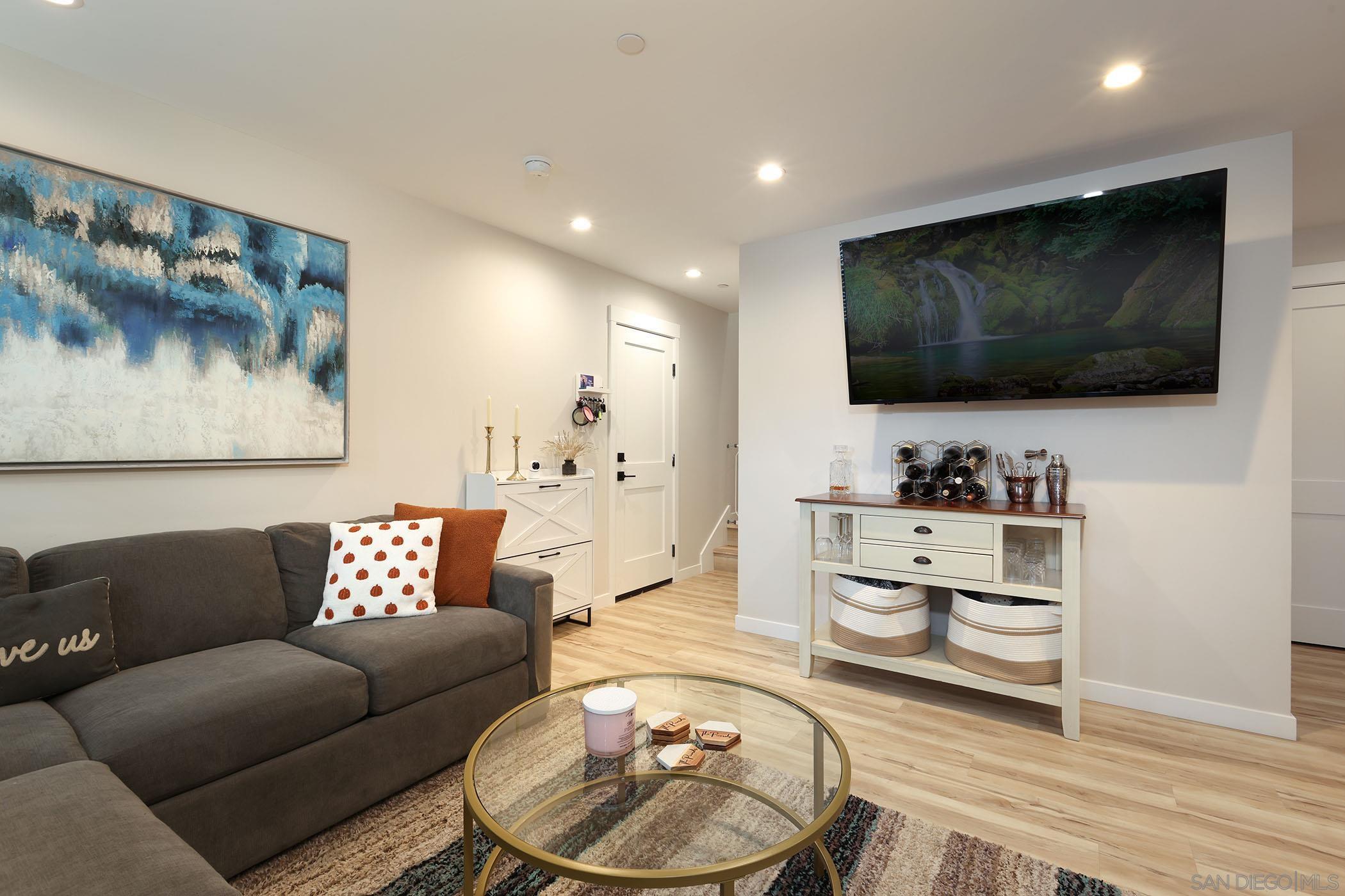 Detail Gallery Image 23 of 34 For 1686-88  Gecko Road, Vista,  CA 92083 - 5 Beds | 5/3 Baths