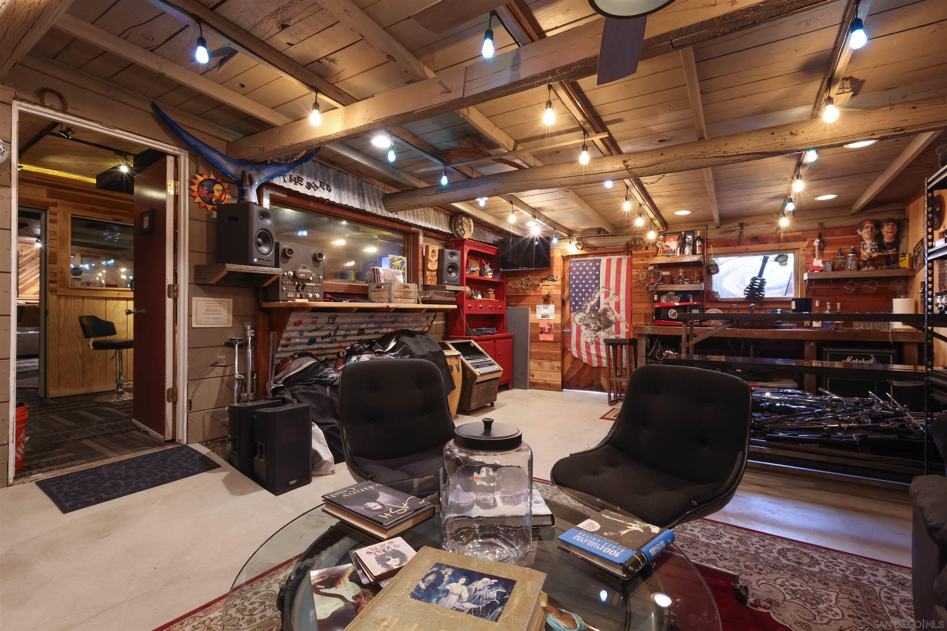 Detail Gallery Image 27 of 34 For 1686-88  Gecko Road, Vista,  CA 92083 - 5 Beds | 5/3 Baths