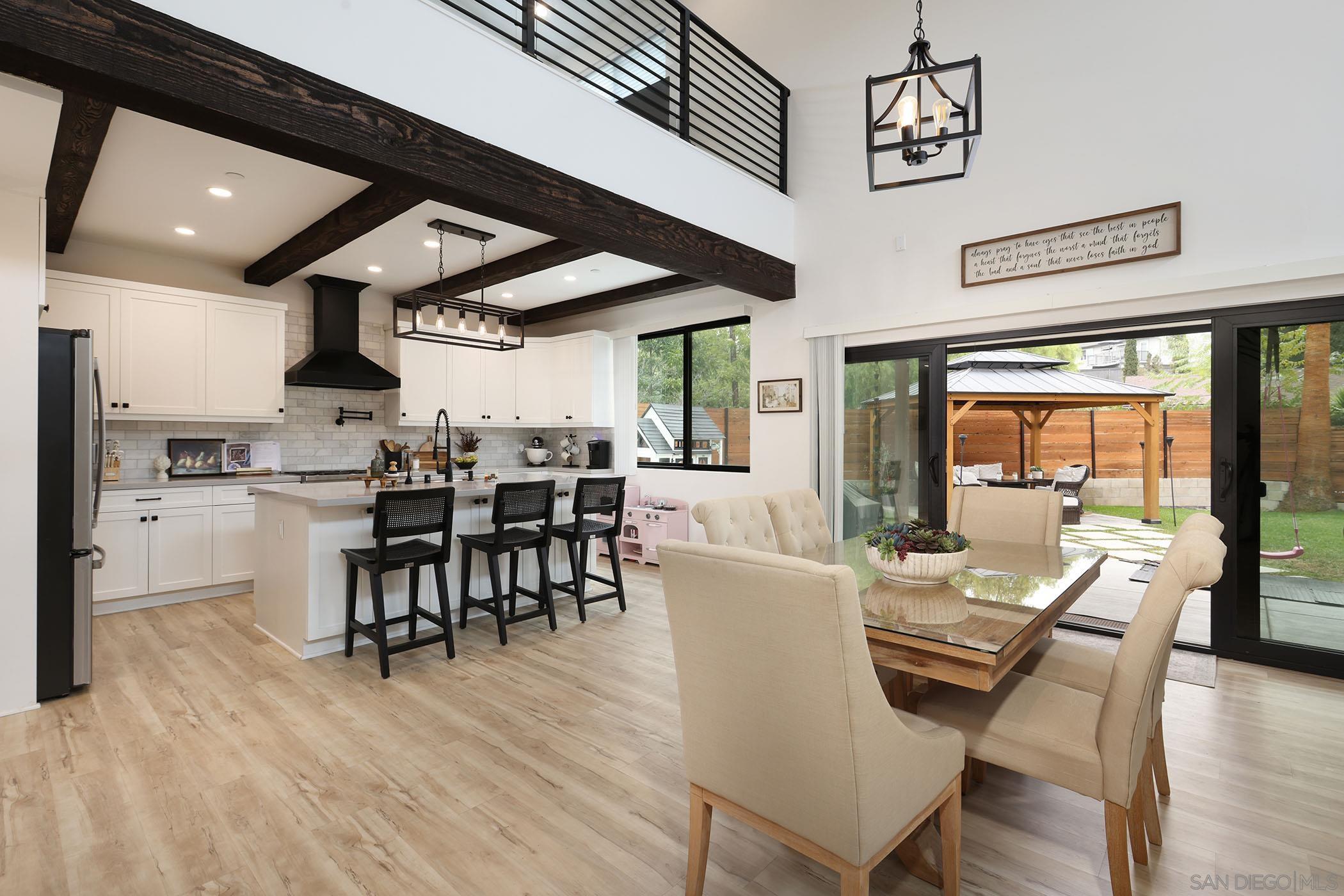 Detail Gallery Image 4 of 34 For 1686-88  Gecko Road, Vista,  CA 92083 - 5 Beds | 5/3 Baths