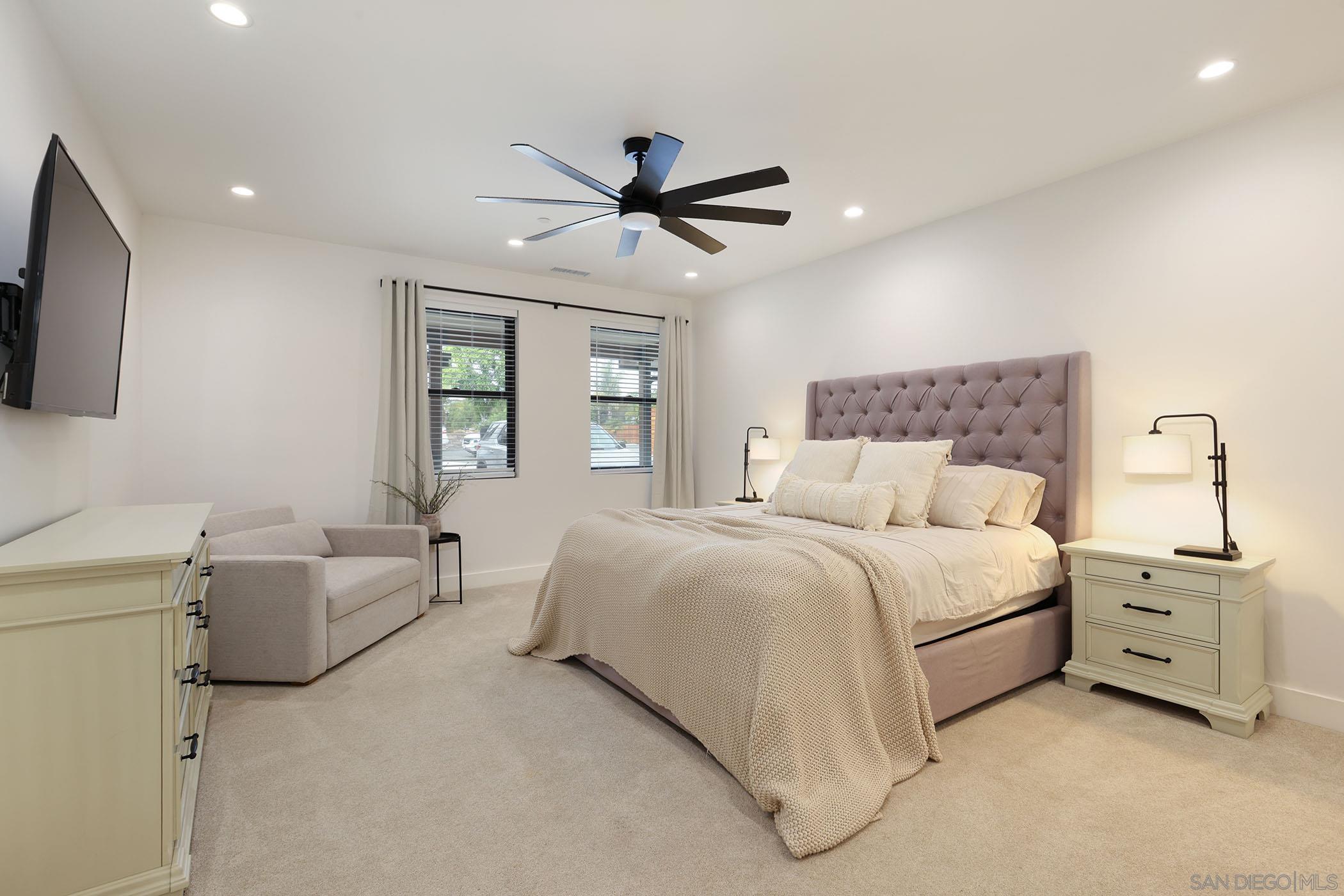 Detail Gallery Image 6 of 34 For 1686-88  Gecko Road, Vista,  CA 92083 - 5 Beds | 5/3 Baths