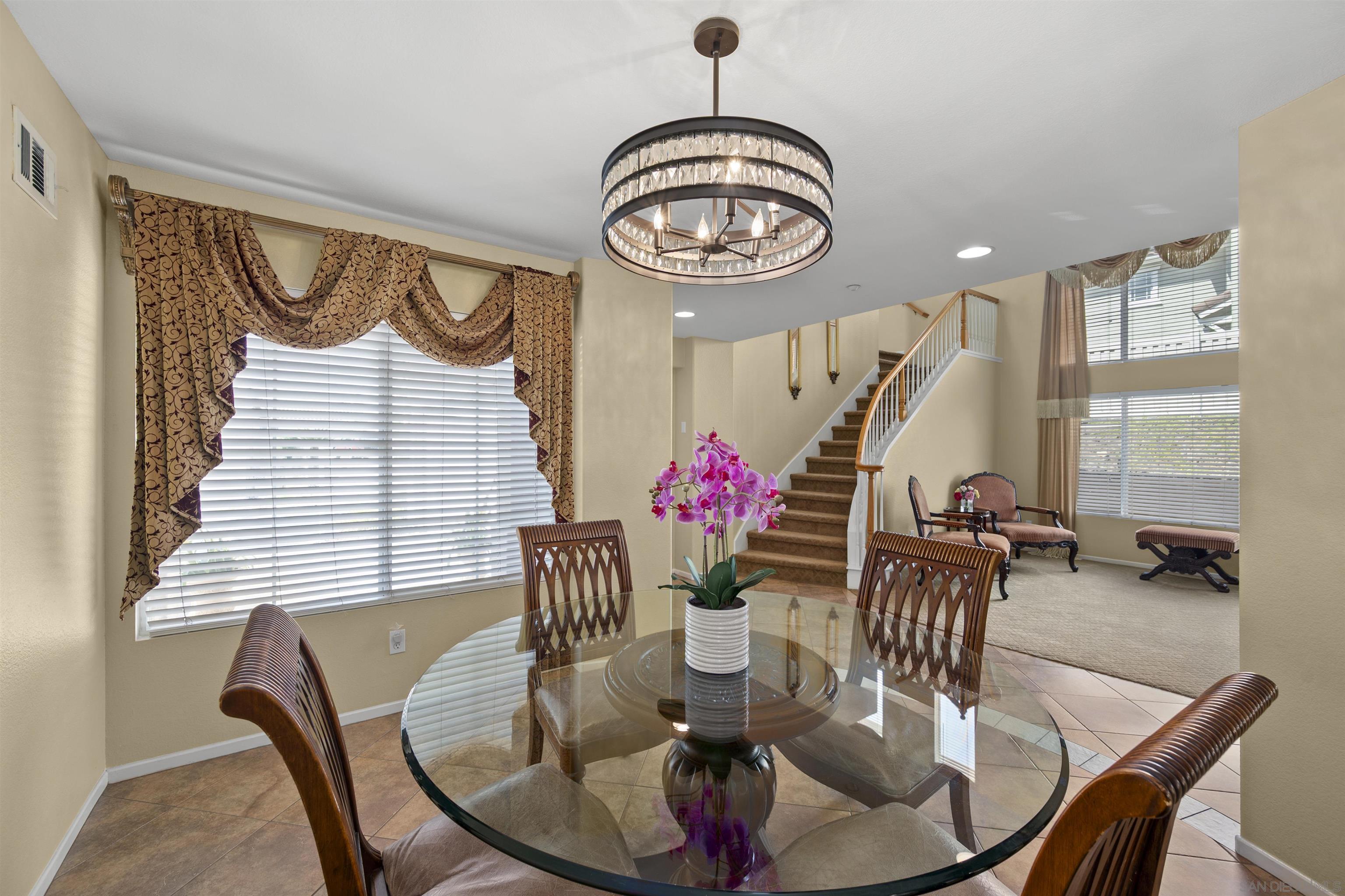 Detail Gallery Image 13 of 55 For 10145  Challenger Ct, Spring Valley,  CA 91978 - 5 Beds | 4 Baths