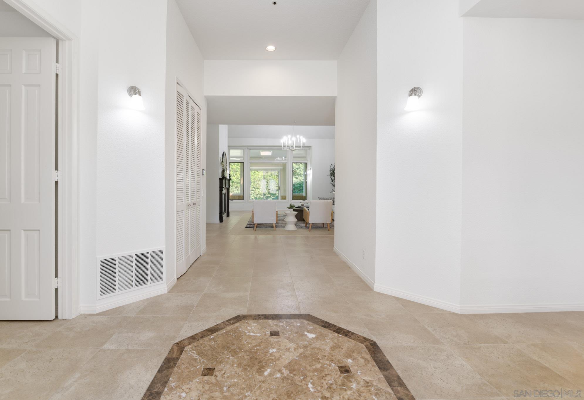 Detail Gallery Image 2 of 32 For 14231  Fox Run Row, San Diego,  CA 92130 - 3 Beds | 2/1 Baths