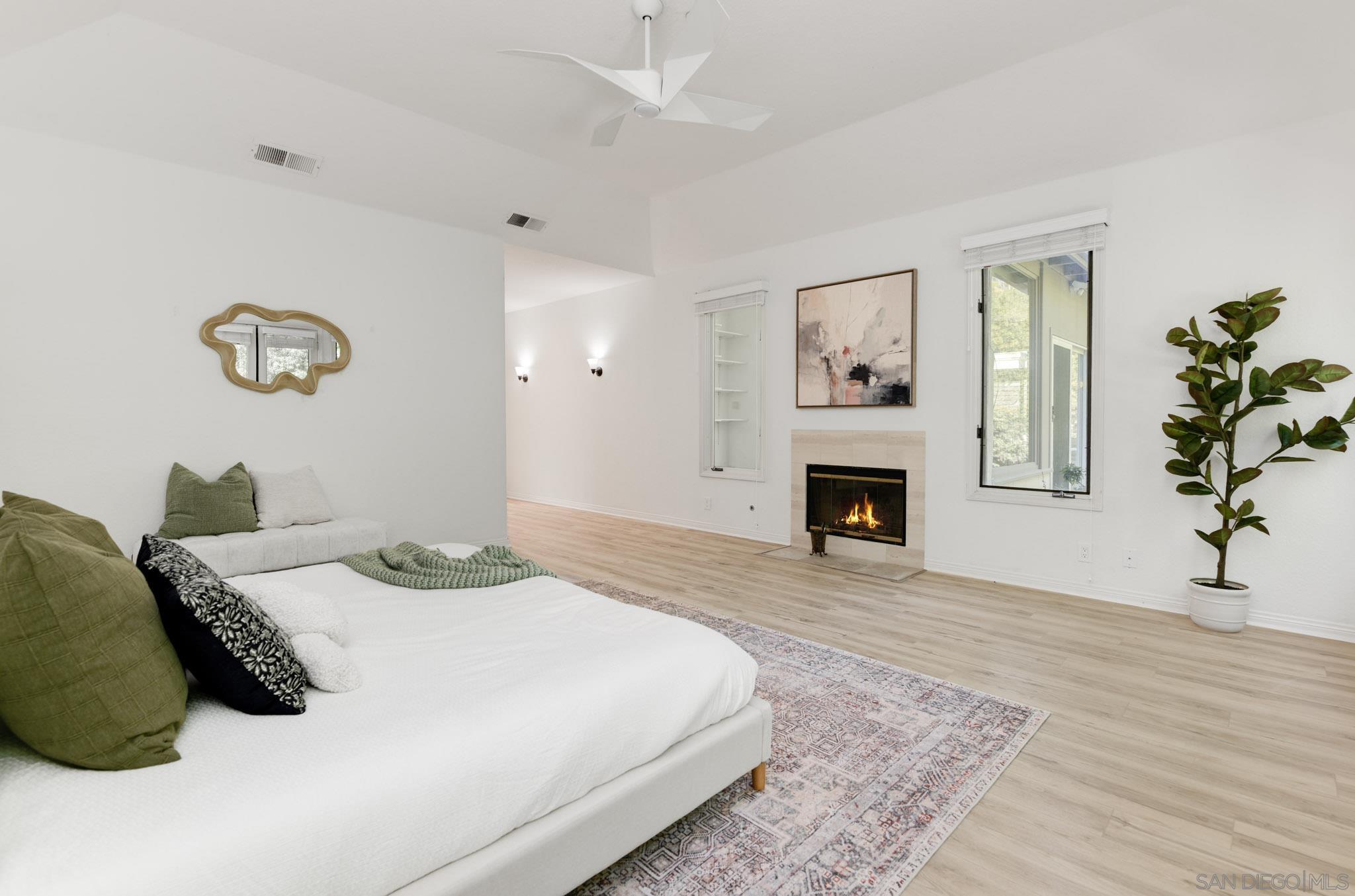 Detail Gallery Image 13 of 32 For 14231  Fox Run Row, San Diego,  CA 92130 - 3 Beds | 2/1 Baths