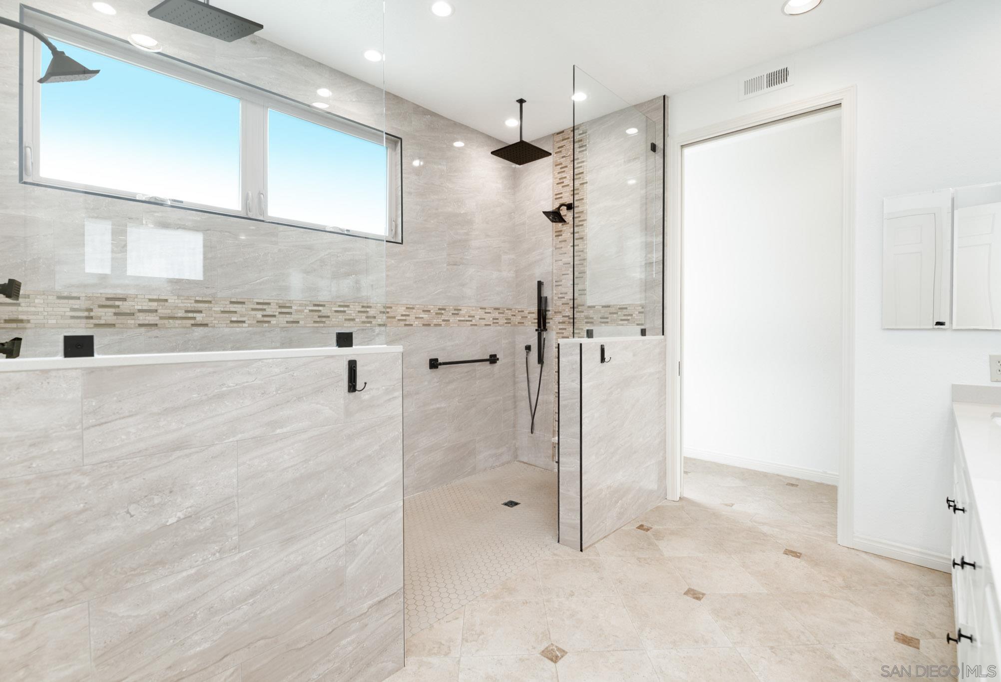 Detail Gallery Image 16 of 32 For 14231  Fox Run Row, San Diego,  CA 92130 - 3 Beds | 2/1 Baths