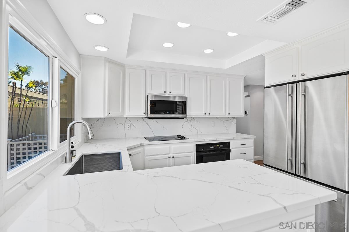 Detail Gallery Image 11 of 29 For 14  Dragonfly  #25,  Irvine,  CA 92604 - 3 Beds | 2 Baths